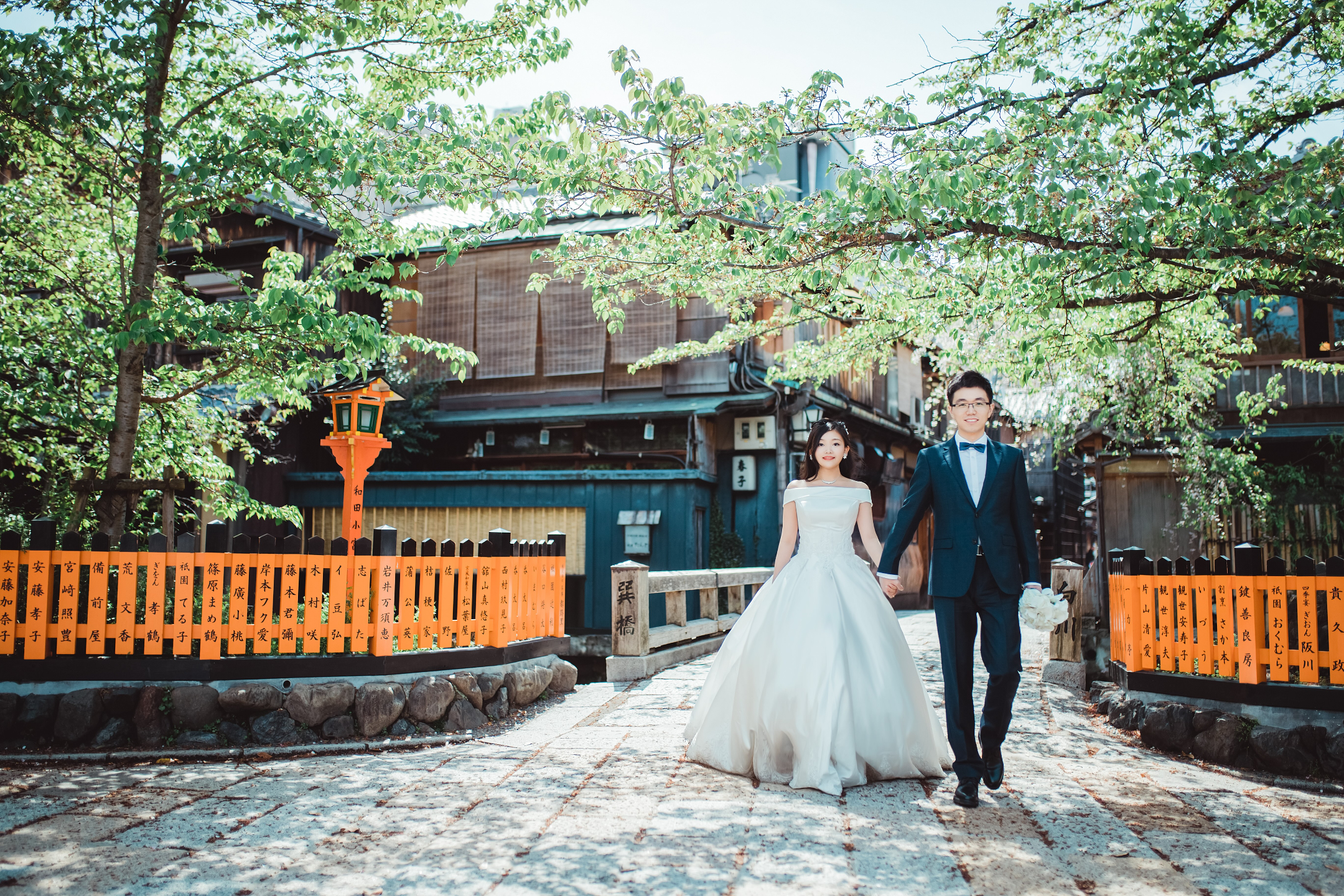 祇園和東山:歷史街區,保留了町屋建築、石板街道、寶塔和寺廟。最適合拍攝傳統和服寫真。由於當地限制,僅允許在10:00之前拍照。 祇園和東山:歷史街區,保留了町屋建築、石板街道、寶塔和寺廟。最適合拍攝傳統和服寫真。由於當地限制,僅允許在10:00之前拍照。