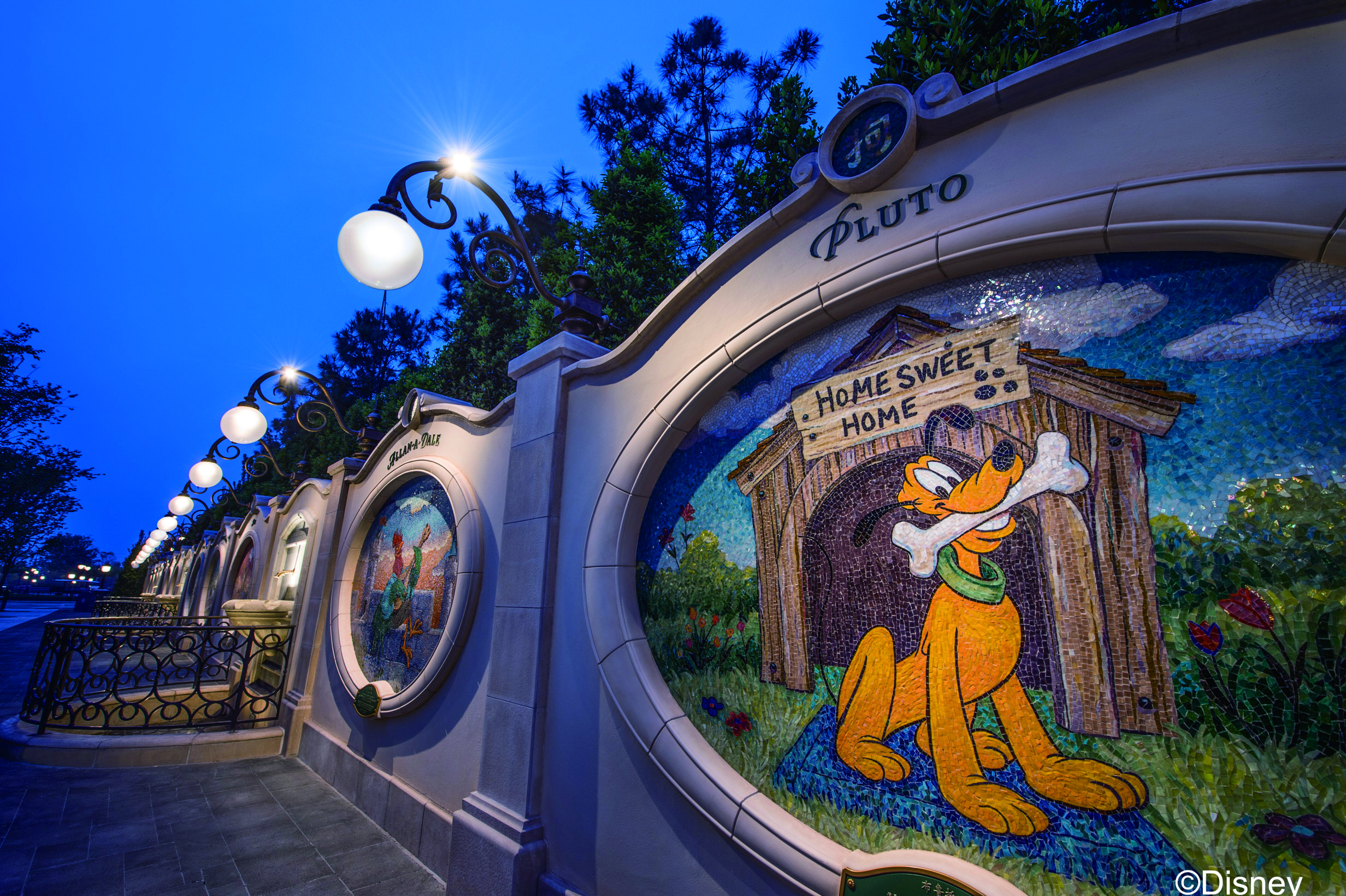 在上海迪士尼樂園的“奇想花園”主題園區，探索十二朋友園裏迪士尼和迪士尼·皮克斯的動畫明星們如何重新演繹中國傳統生肖