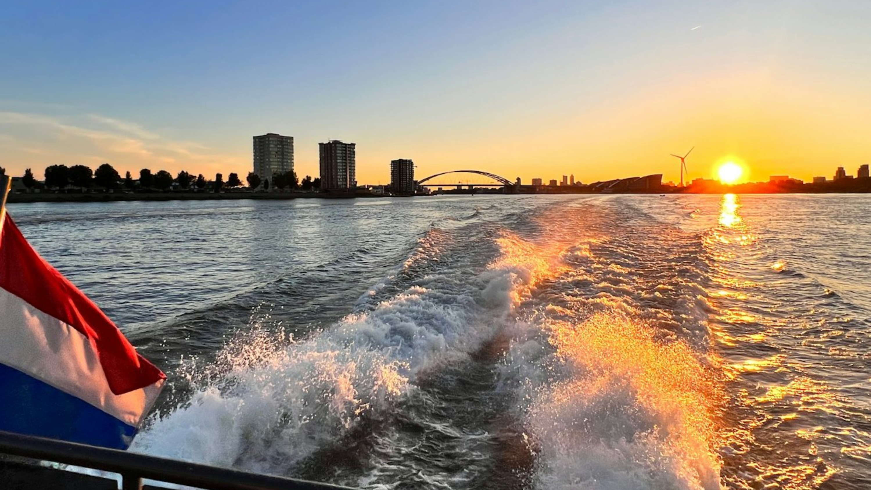 Waterbus experience ticket in Rotterdam, Kinderdijk and Dordrecht
