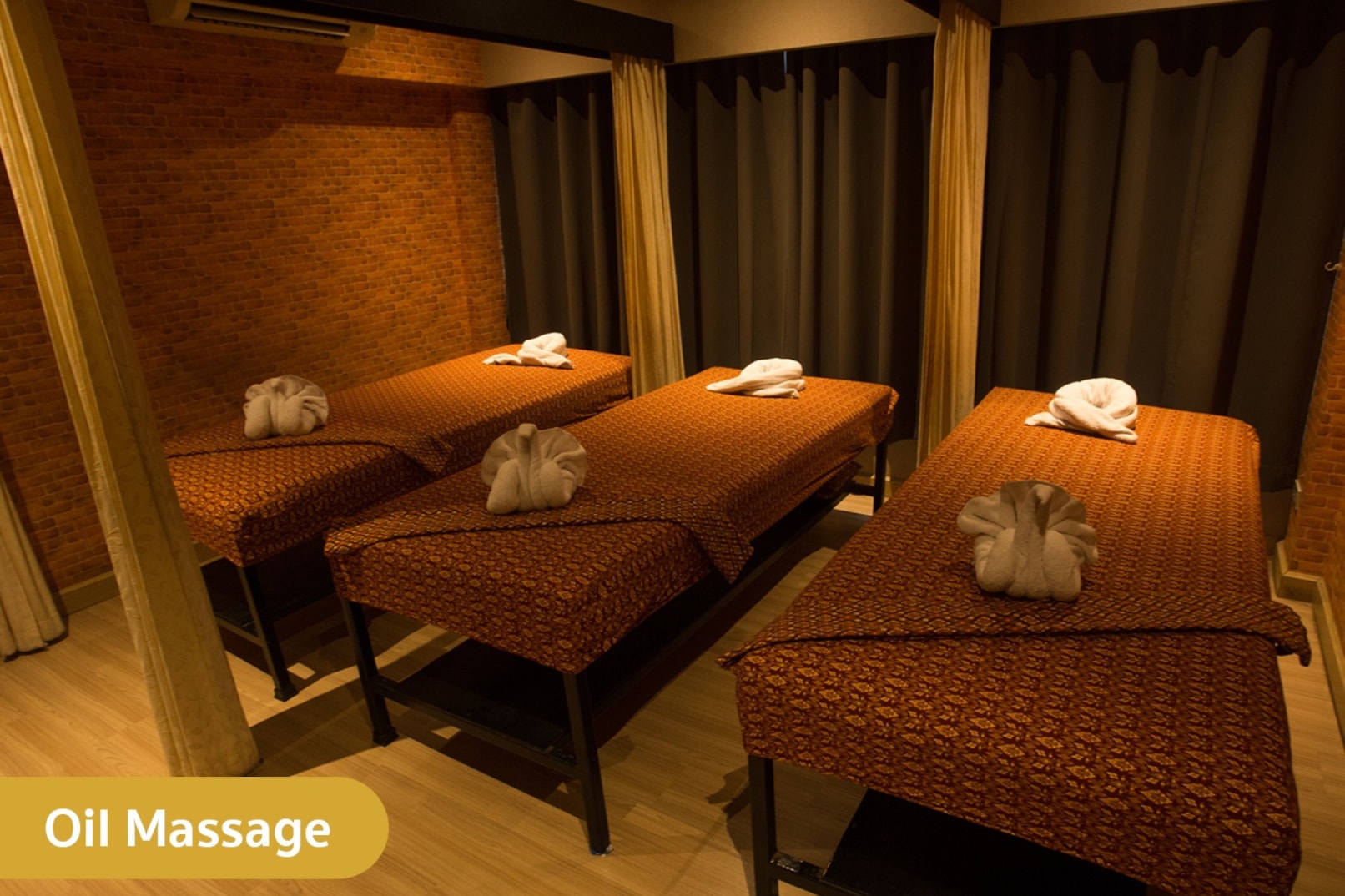 Lek Massage 專注於一系列傳統和正宗的按摩，包括足部反射療法、泰式按摩、香薰精油按摩