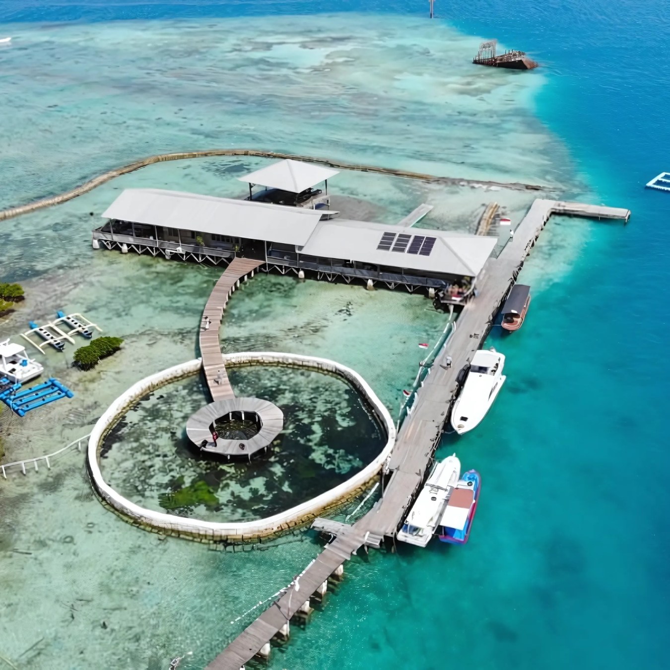 在標誌性水上餐廳，坐擁絕美景色