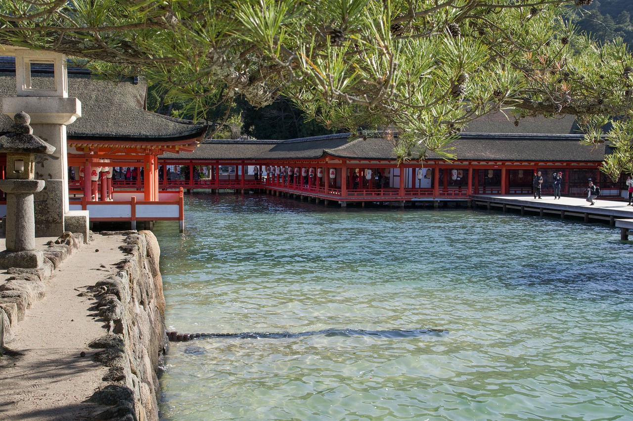 廣島: 9小時私人包車 - 和平公園 & 宮島 & 岩國錦帶橋一日遊 (廣島市內出發)
