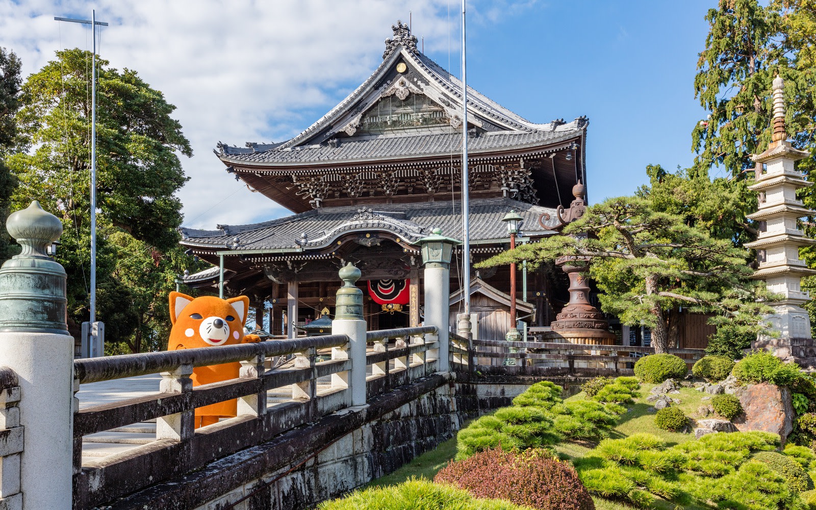 Nagoya Toyokawa Inari, Fruit Picking & Mitsui Outlet Park Day Tour