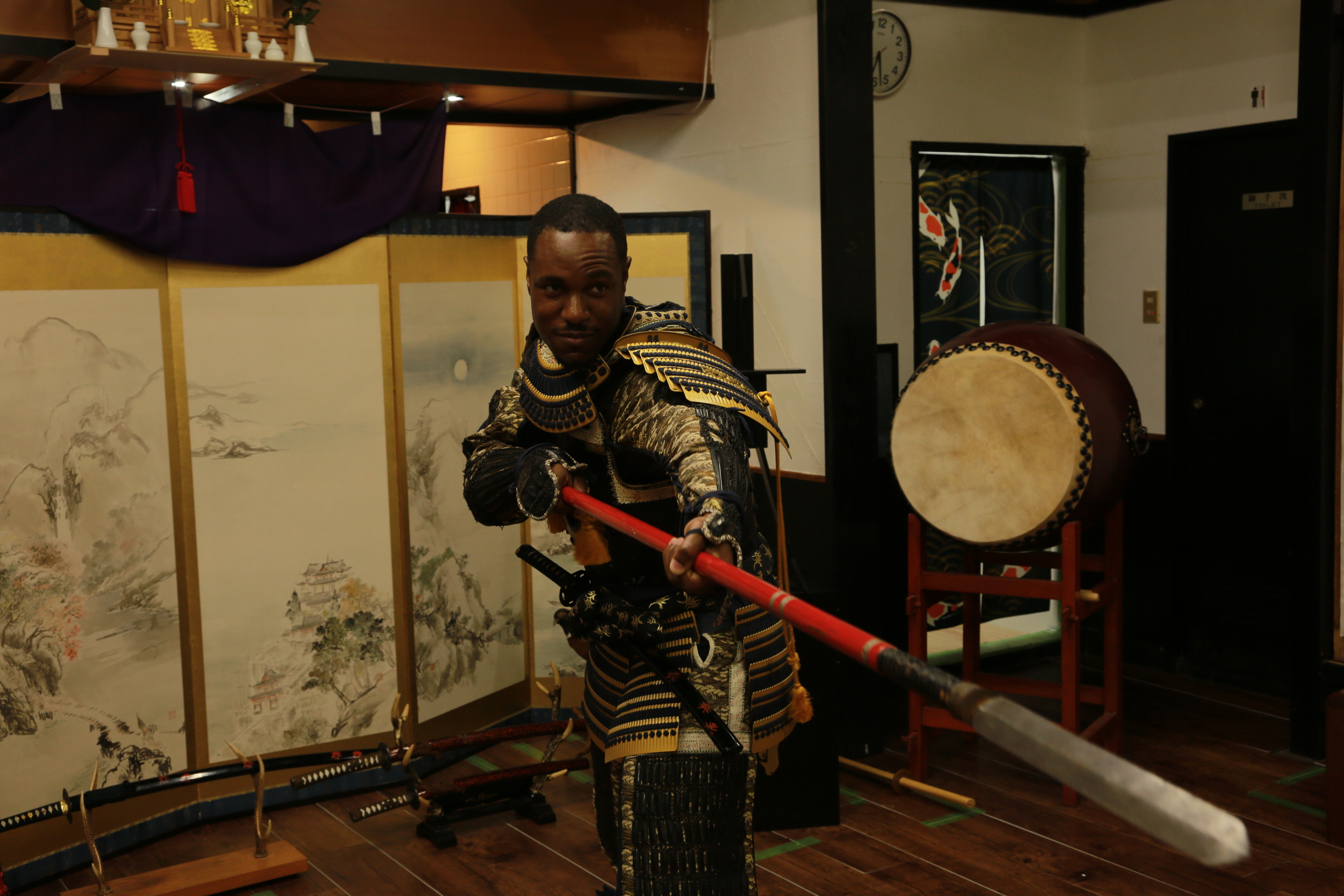 大阪城附近武士道盔甲射擊和武士刀體驗