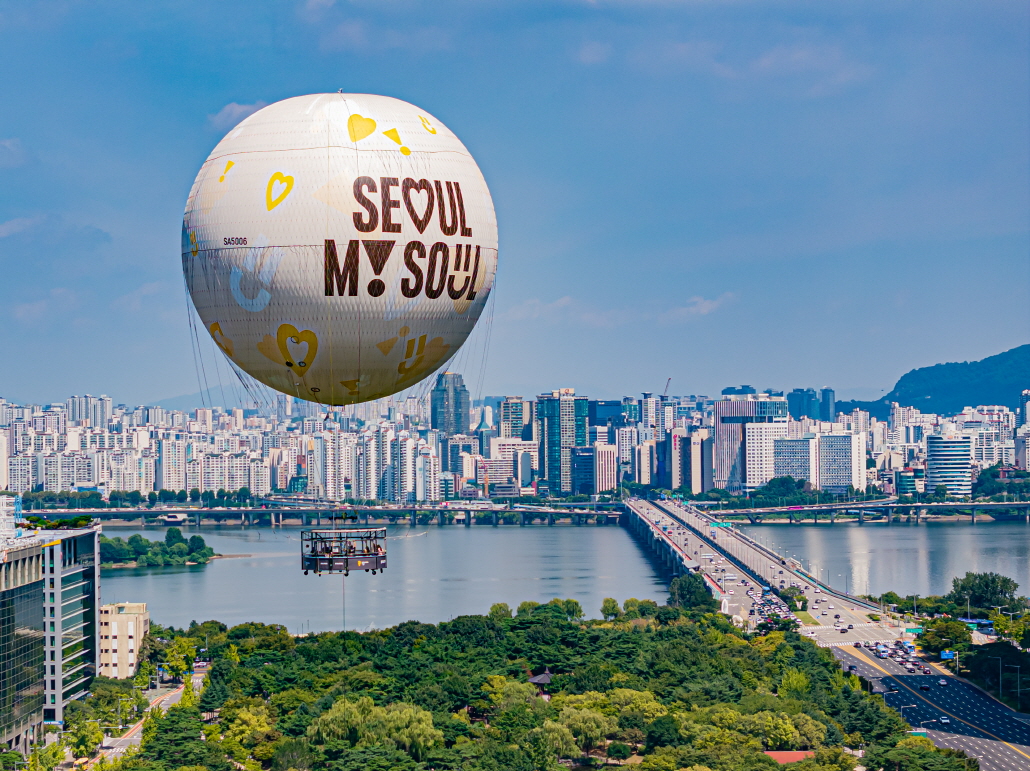 Enjoy Seoul in various ways, both inside and outside of SEOULDAL!
