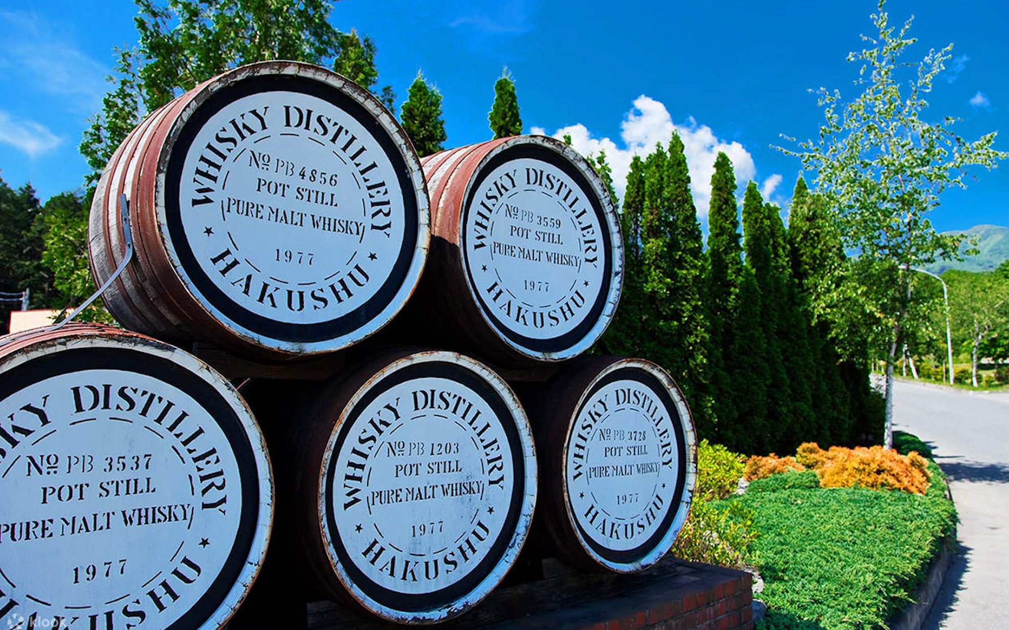 Suntory Whisky Museum & Forest Distillery Day Trip | Mt. Fuji New Arakurayama Sengen Park × Lake Kawaguchi Oishi Park × Departure from Tokyo