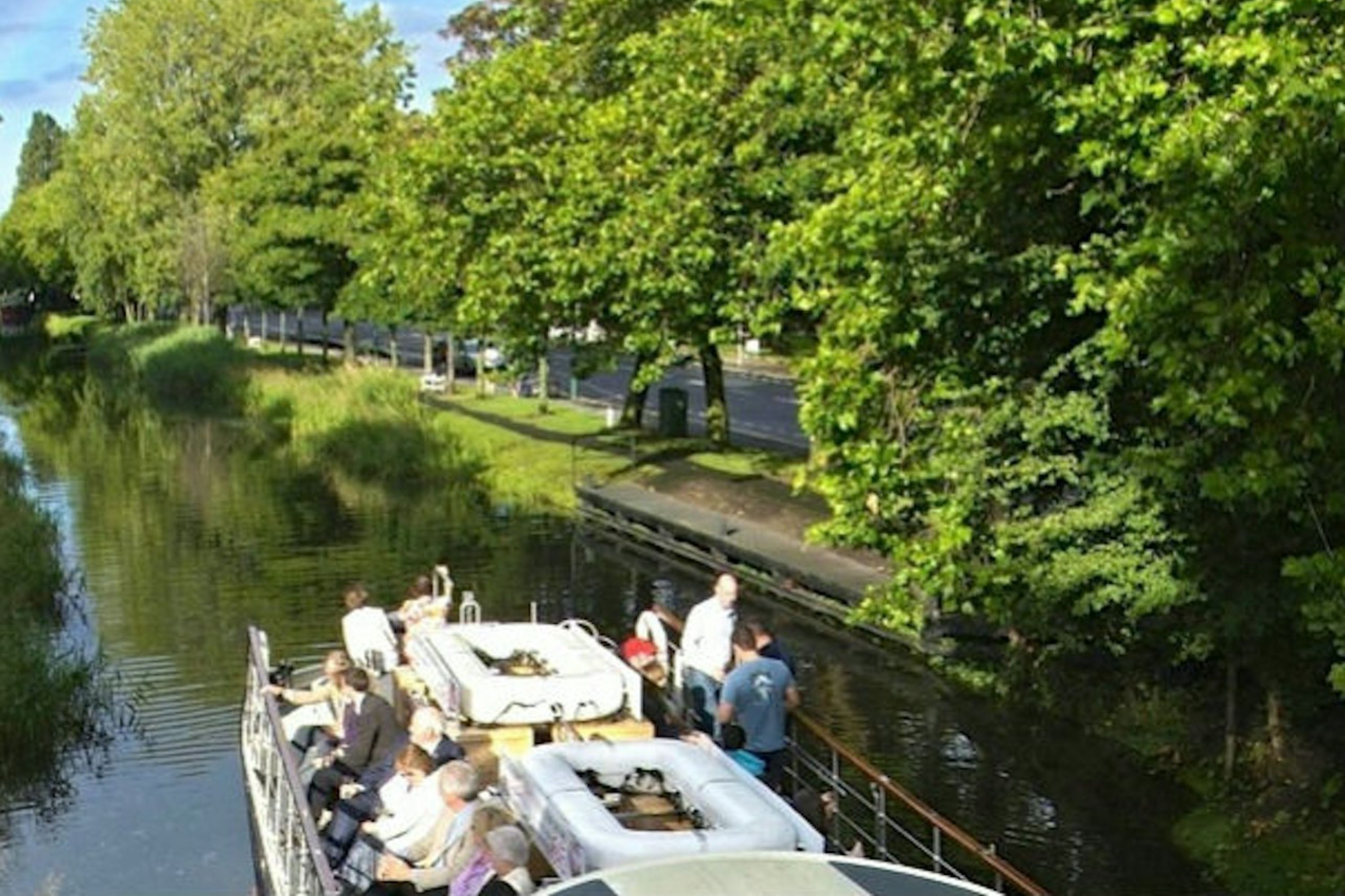 Grand Canal Sightseeing Cruise with 3-Course Dinner in Dublin