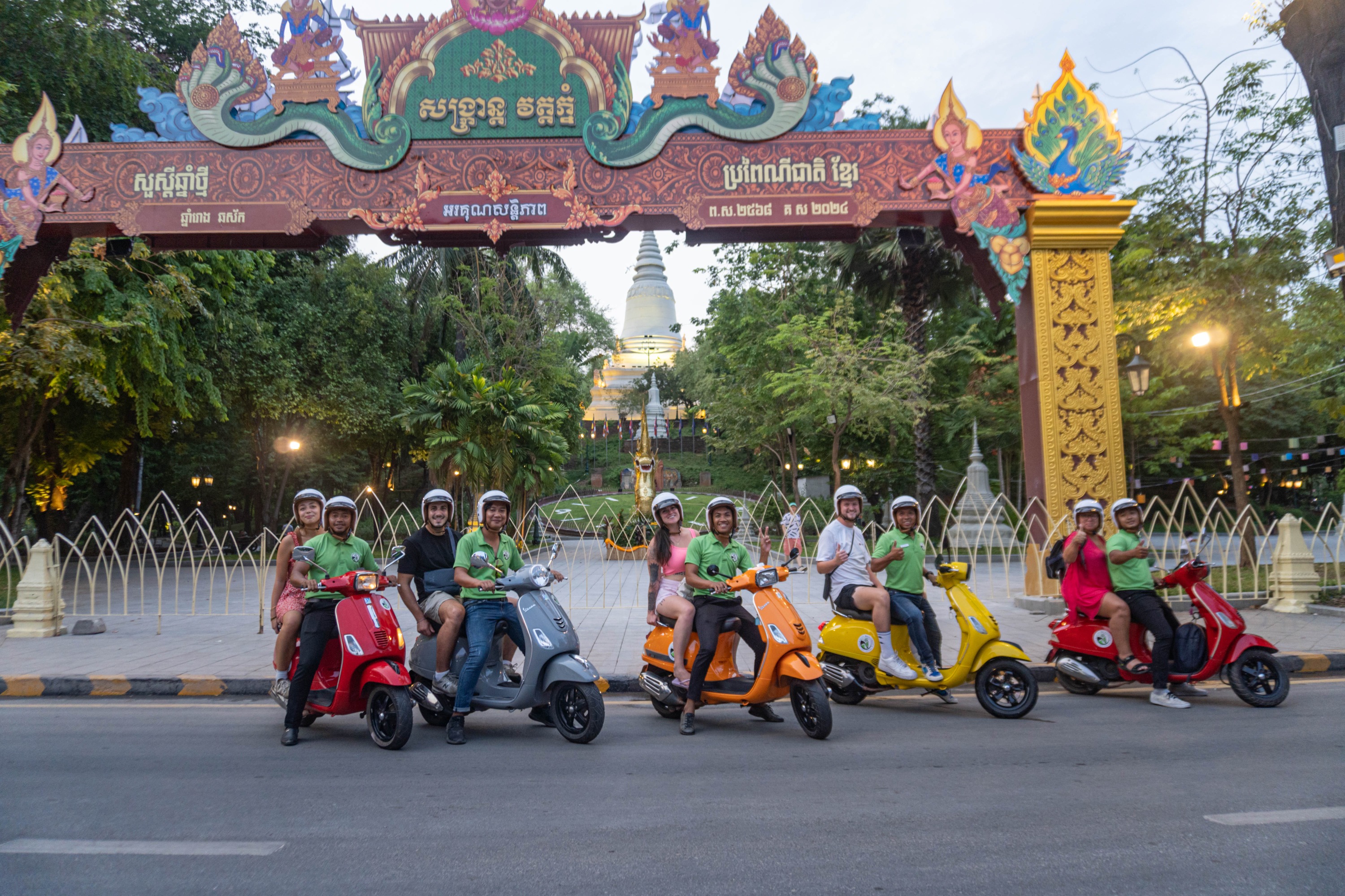 金邊市 Vespa 之旅和河上遊船（含飲料）