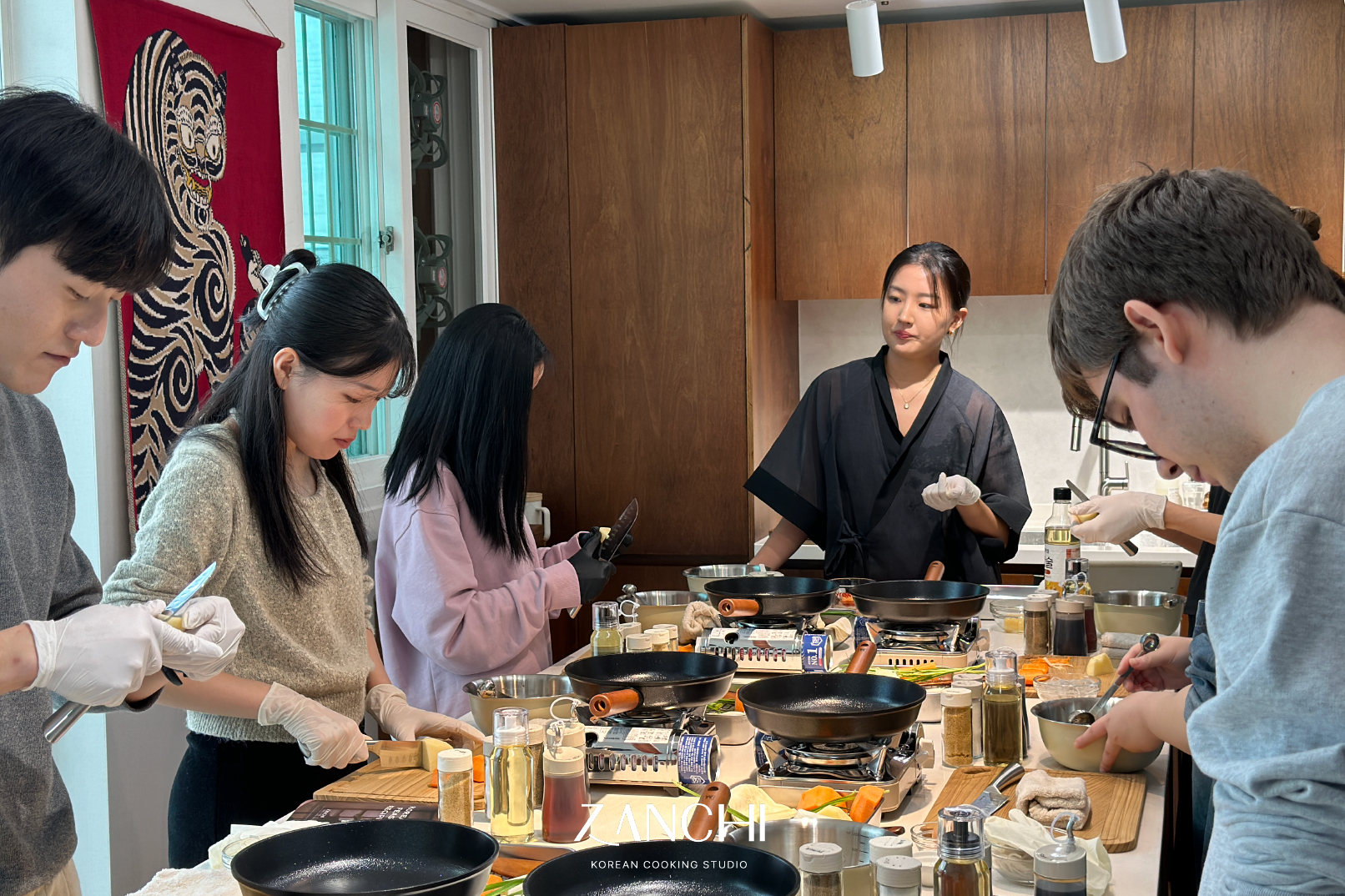 Premium Korean Traditional Feast Cooking Class in Seoul