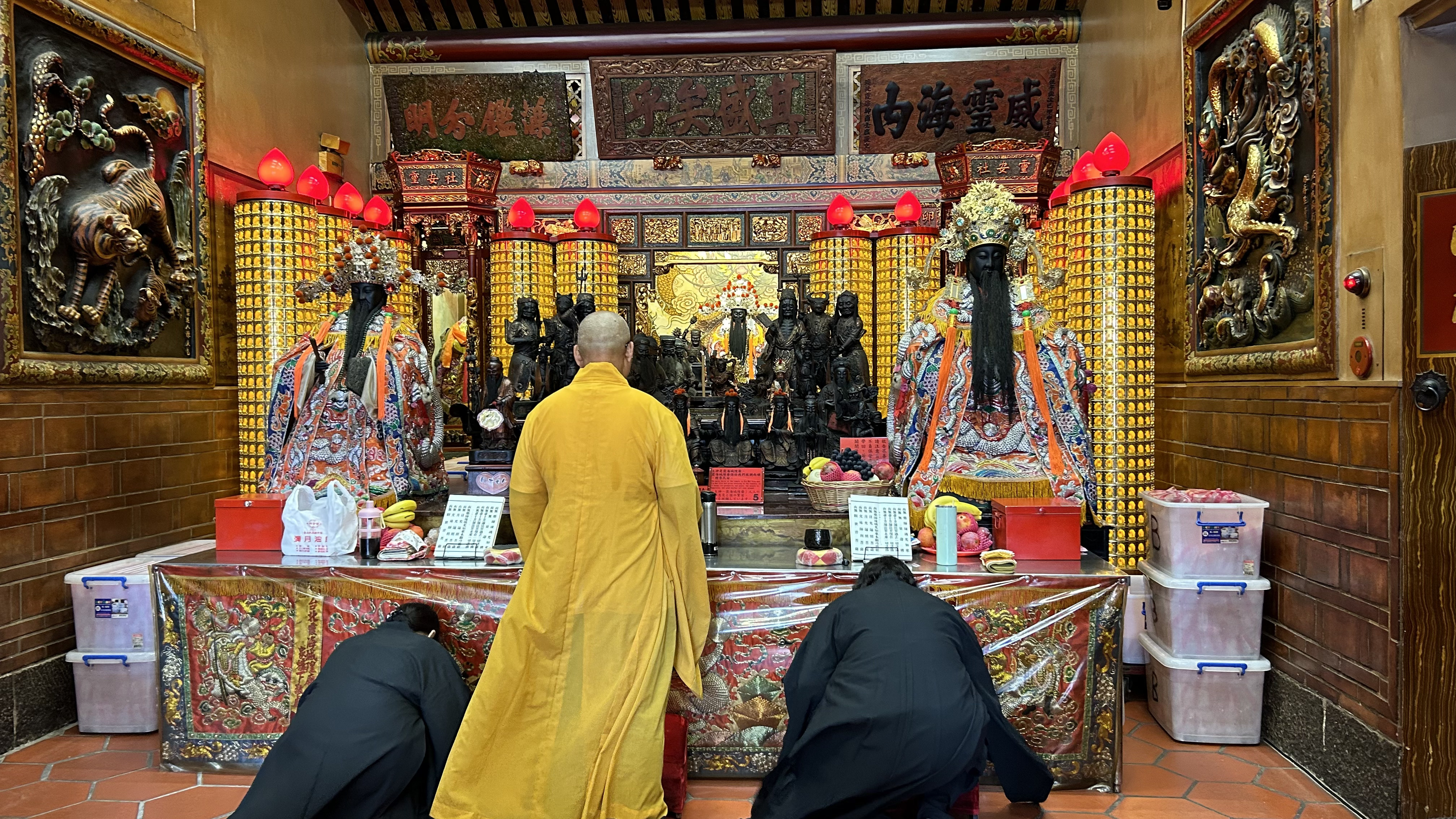 Taipei: Praying/fulfilling wishes online at Yuelao｜Seeking marriage at Xiahai Chenghuang Temple in Taipei