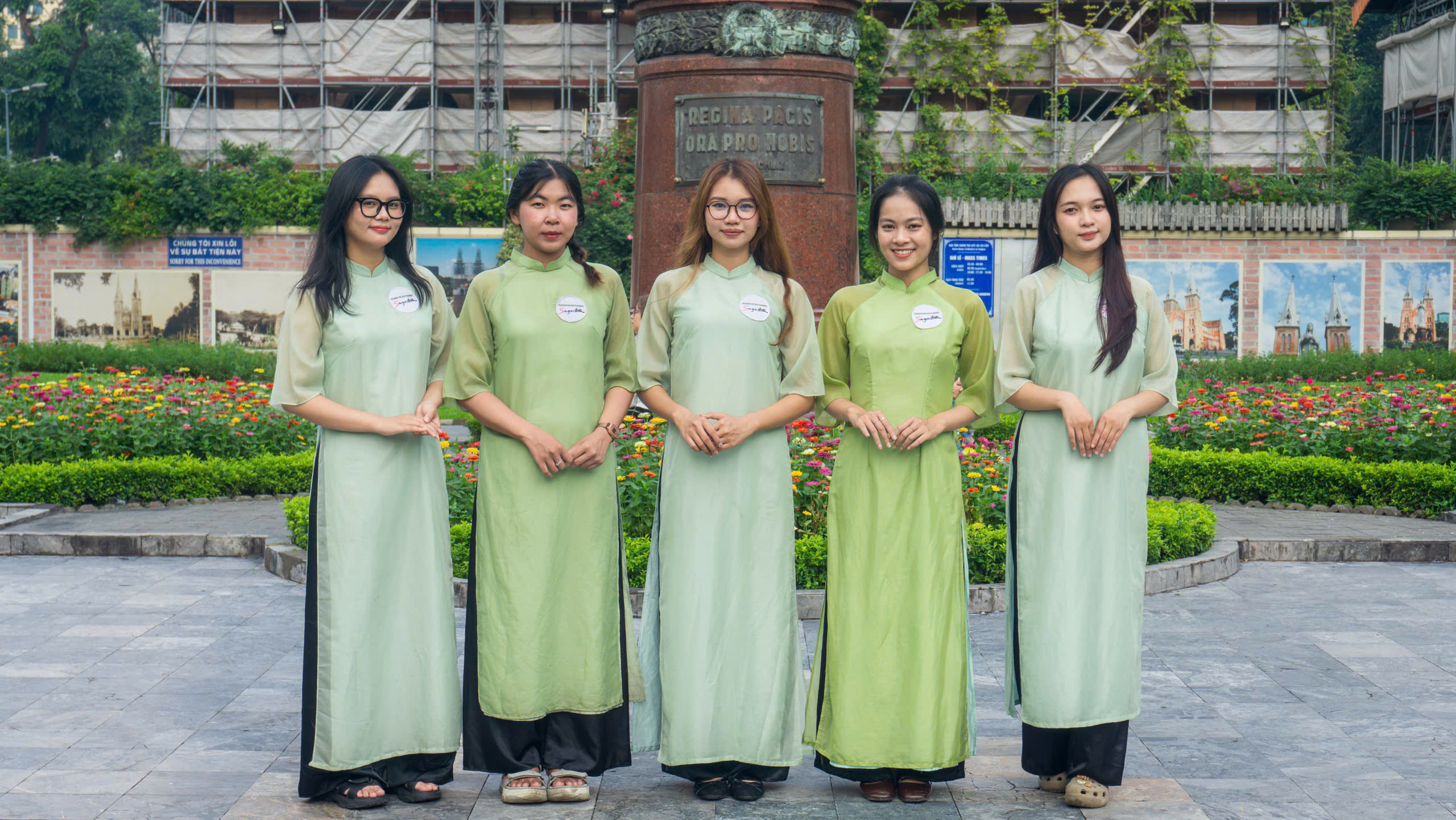 Ho Chi Minh City: Walking Street Food Tour with 12 Local Tastings