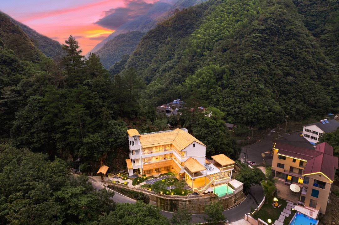 Anji Sujian·Suxi Yiye Wabijifeng Hot Spring Resort Hotel (Northern Zhejiang Grand Canyon Branch)