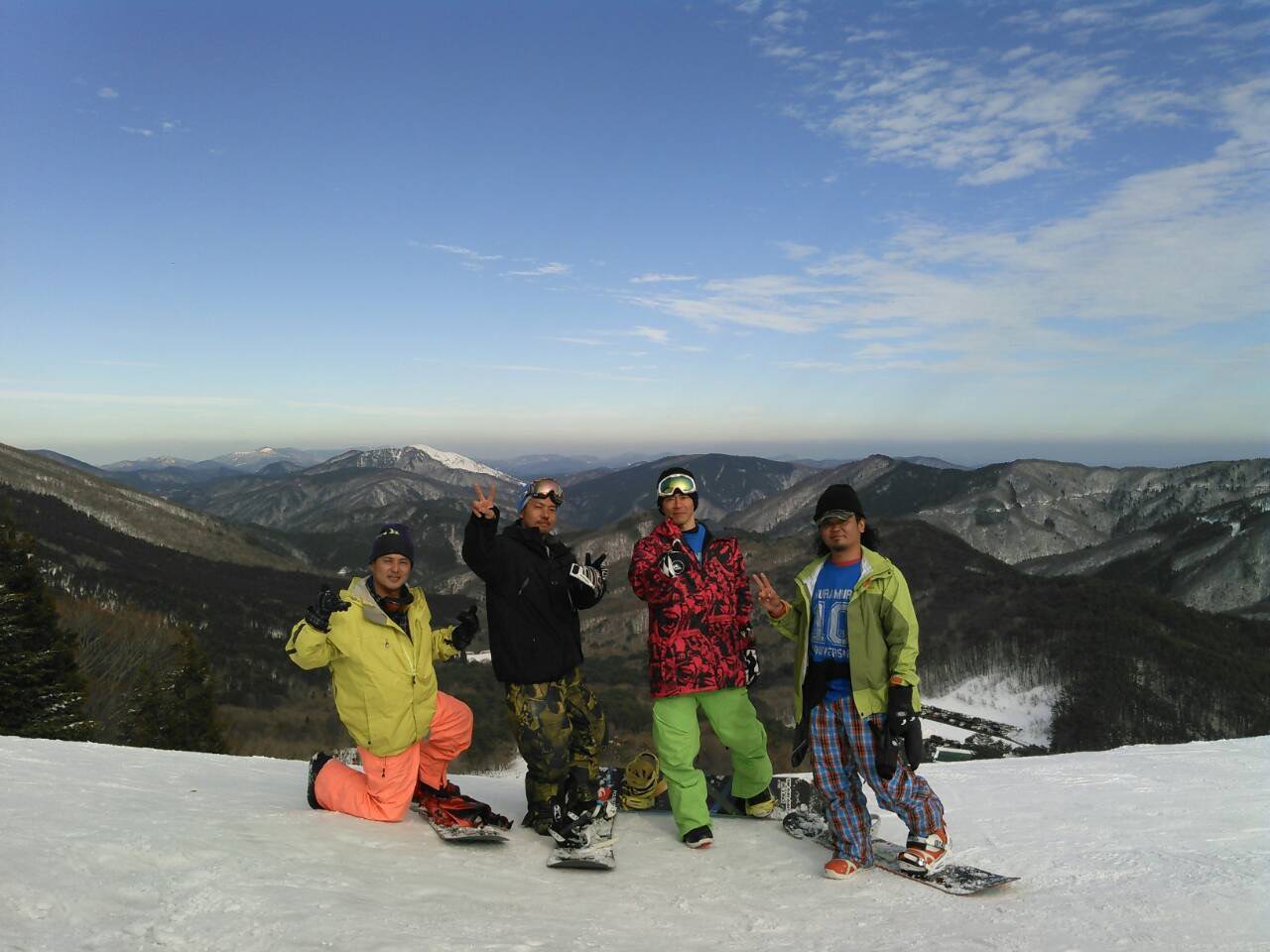 Kokonoe Ski Resort Snowboard Lesson (with transportation) in Oita