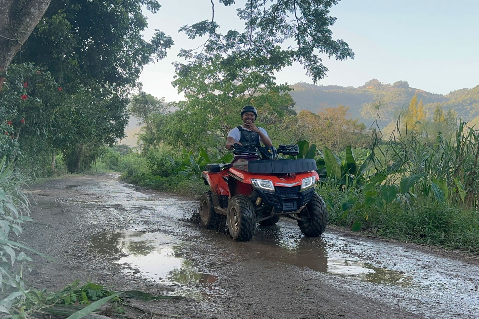 叢林飛瀑、ATV越野車和白水漂流導覽探險