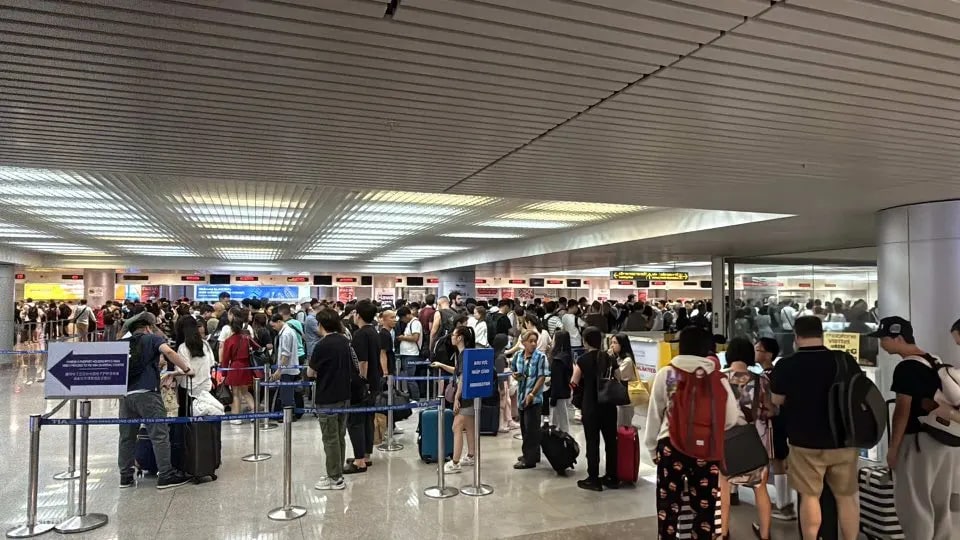 Long lines of travelers stretches before arrival immigration, waiting time is usually 1-3 hours