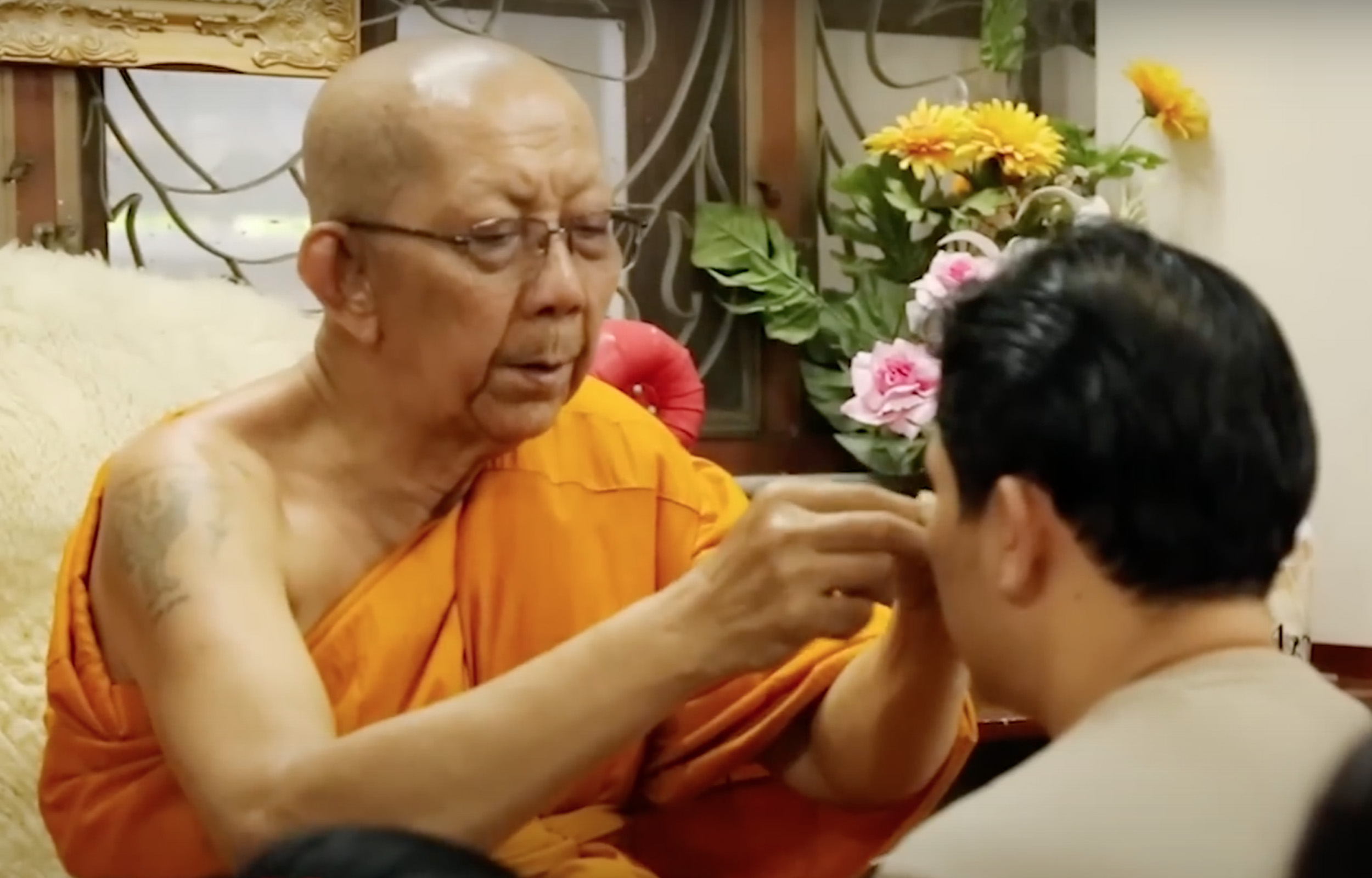 瓦邦帕寺手工刺青 Sak Yant 紋身，獲金色祝福