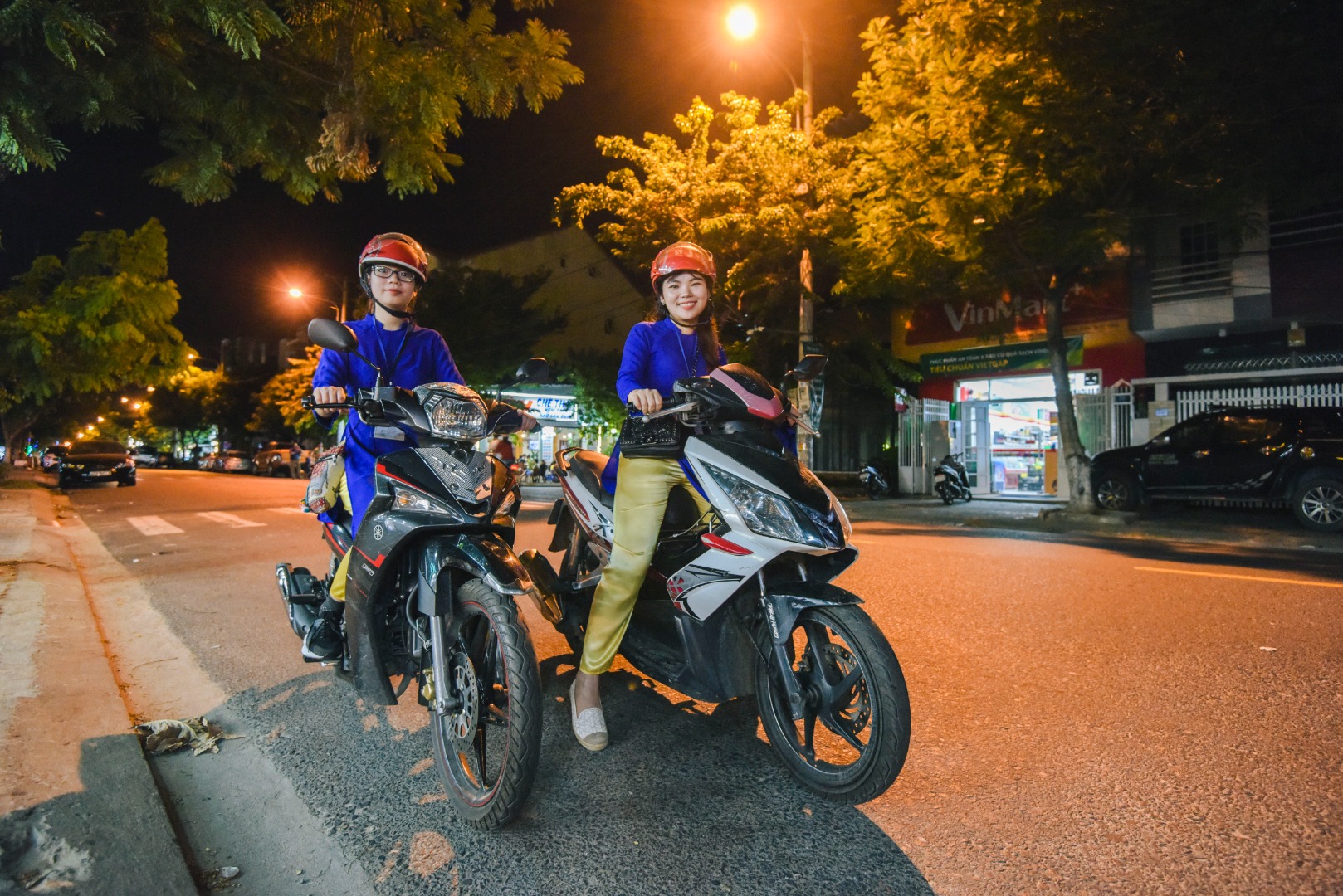 women bikers da nang street food aodai ride tour