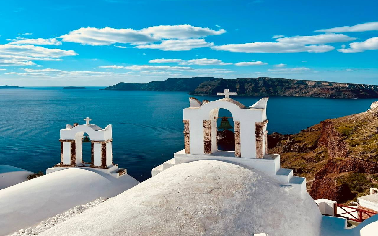 透過完美行程，探索聖托里尼標誌性的火山口景觀與伊亞的迷人魅力