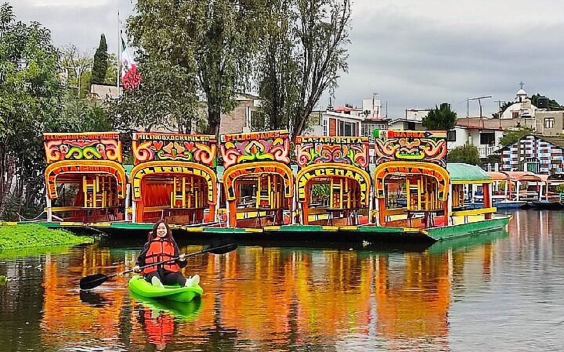 Xochimilco, UNAM & Anthropology Museum Chinese tour in Mexico City