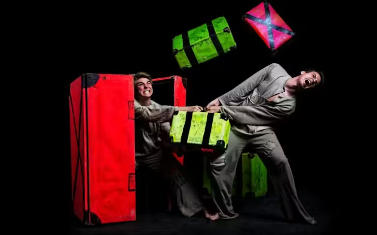 Experience the vivid spectacle and wonder of Black Light Theatre Antologi