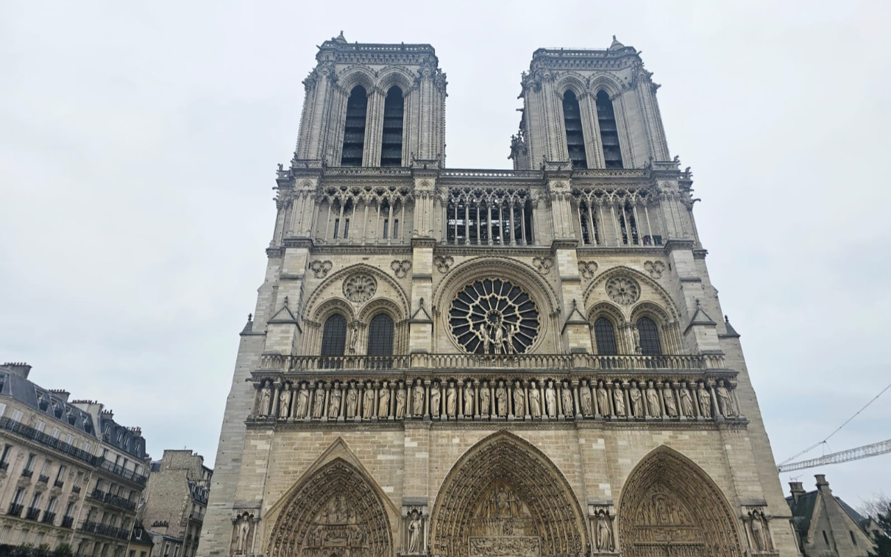 Notre-Dame Cathedral one-hour interior tour in Paris