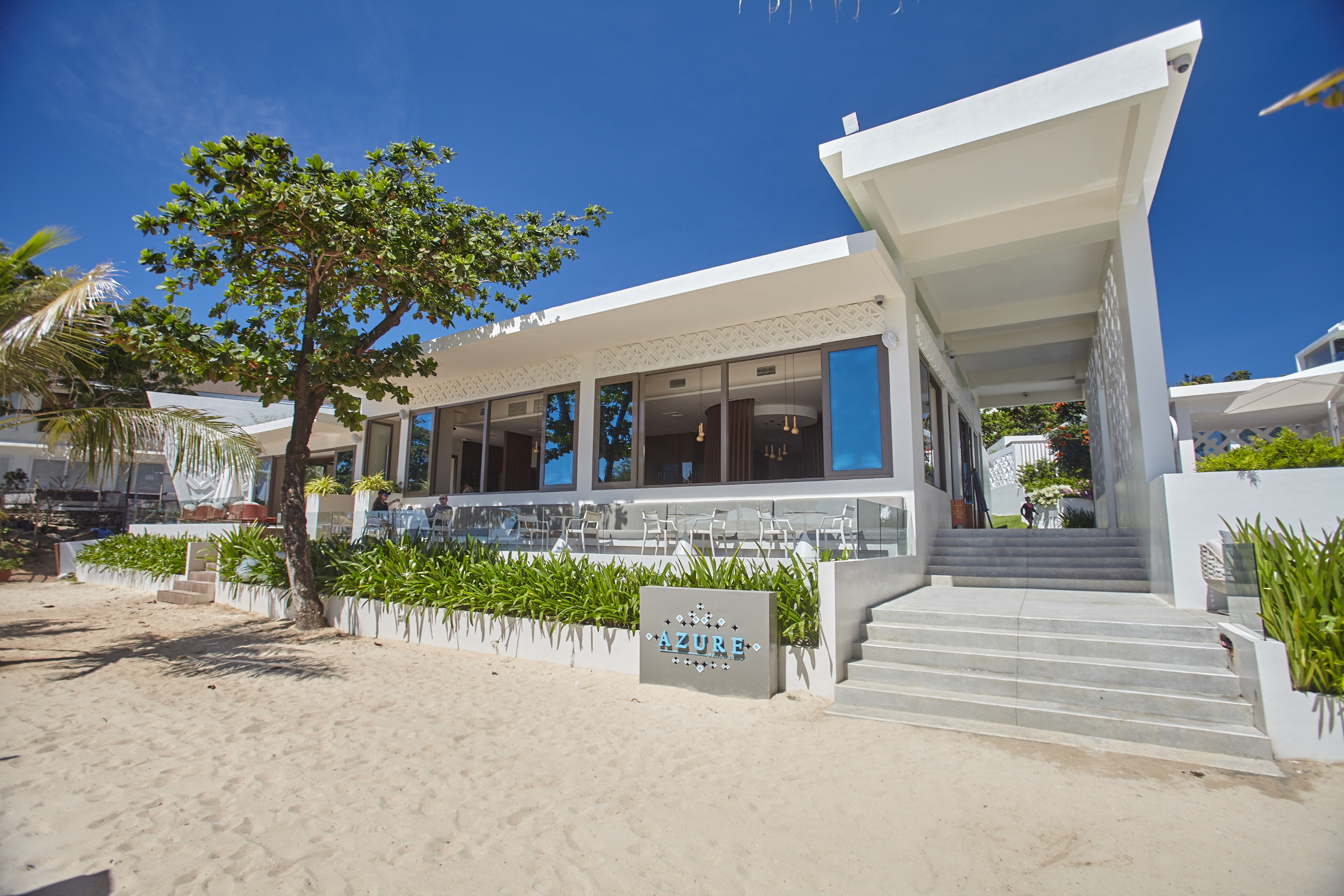 Azure Beach Club 日間通行證