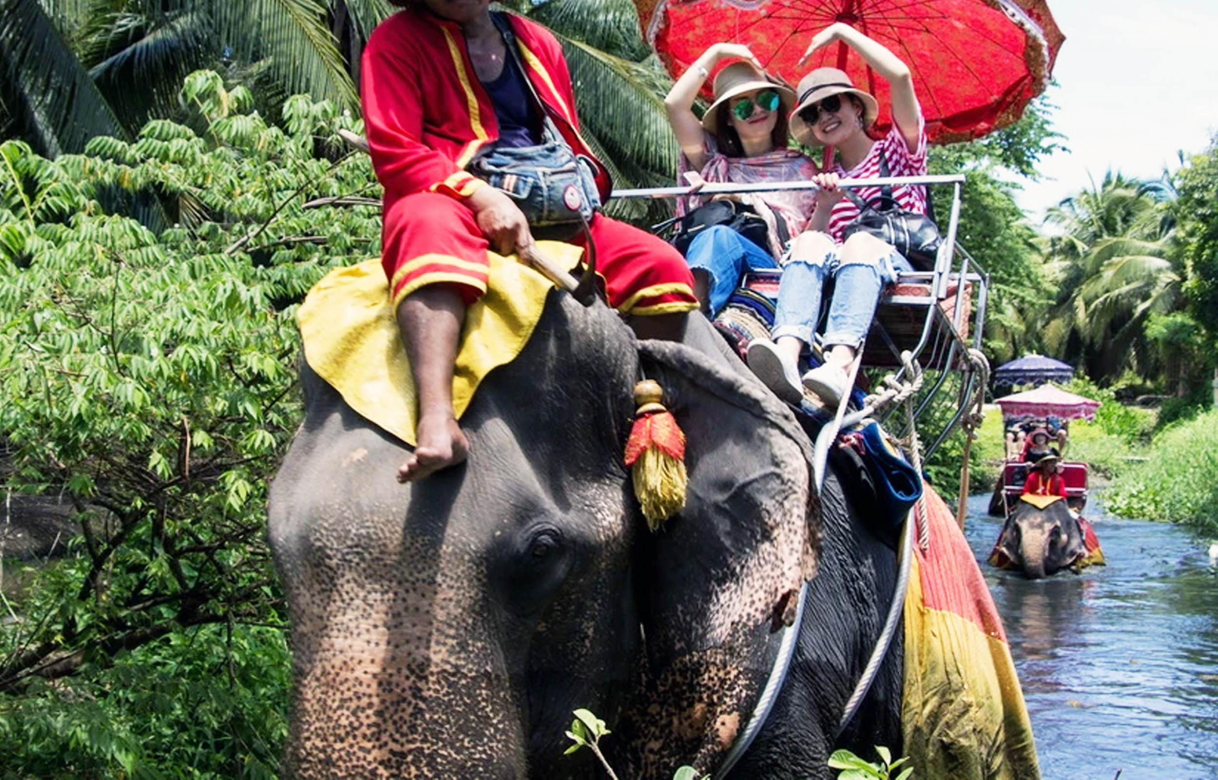 丹嫩莎朵水上市場 (Damnoen Saduak Floating Market)、美功鐵路 (Maeklong Railway) 私人遊以及其他
