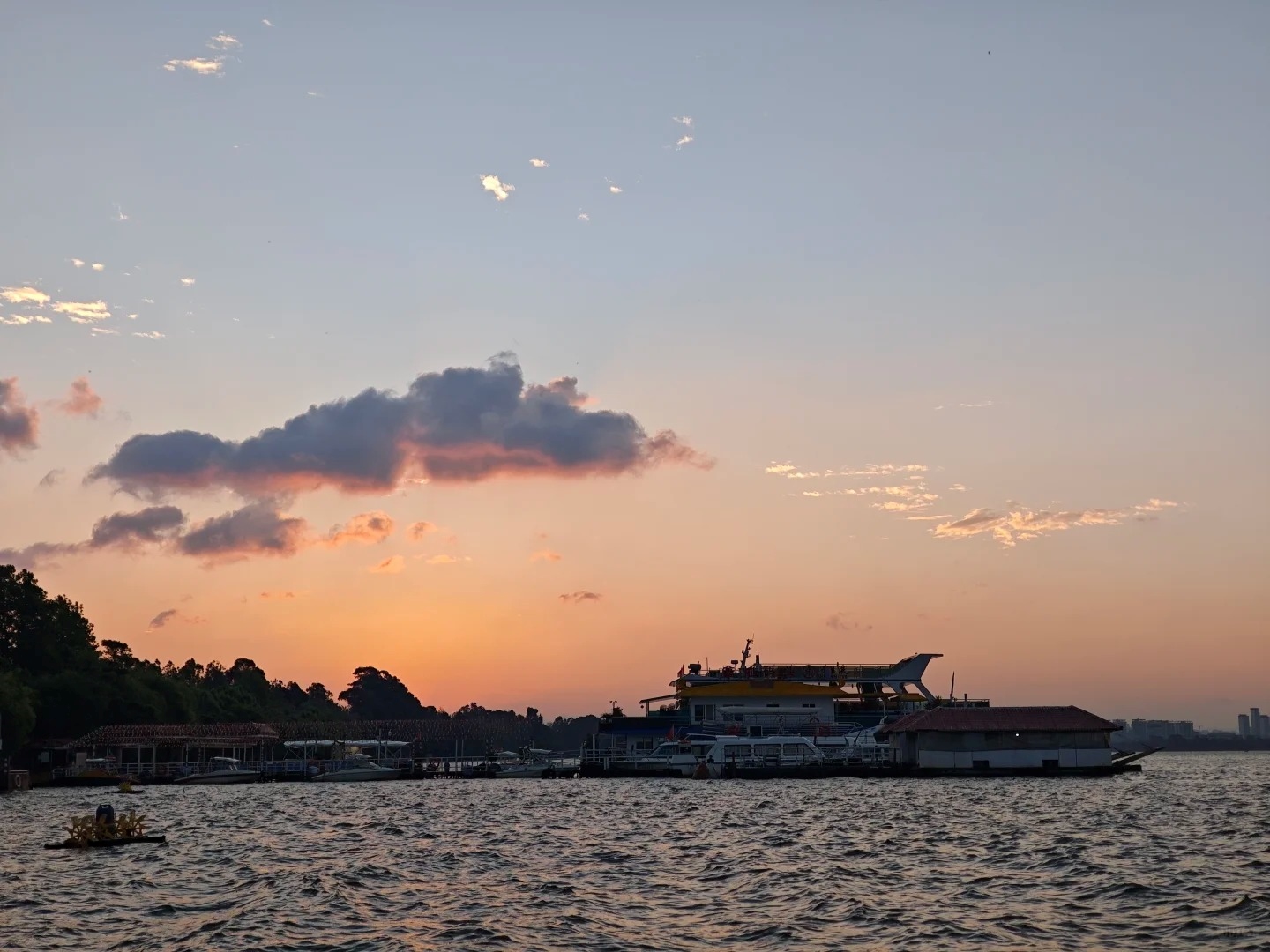 雲南昆明市區純玩一日遊（多彩滇池+國家4A級景區西山+“民族文化大觀園”+特色午餐+民族風情）