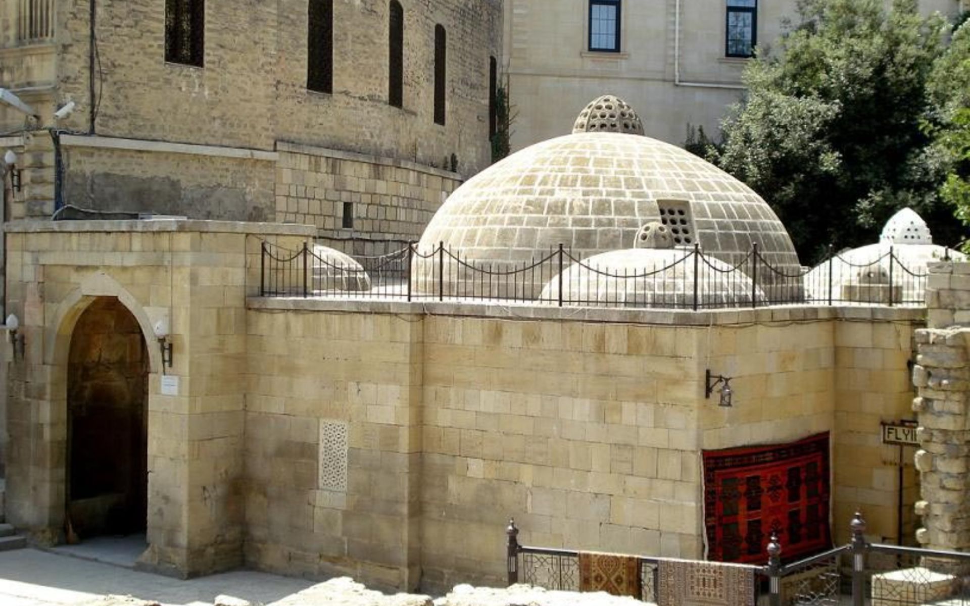 造訪圓頂石砌浴場，一窺這座城市歷史悠久的社交沐浴文化。