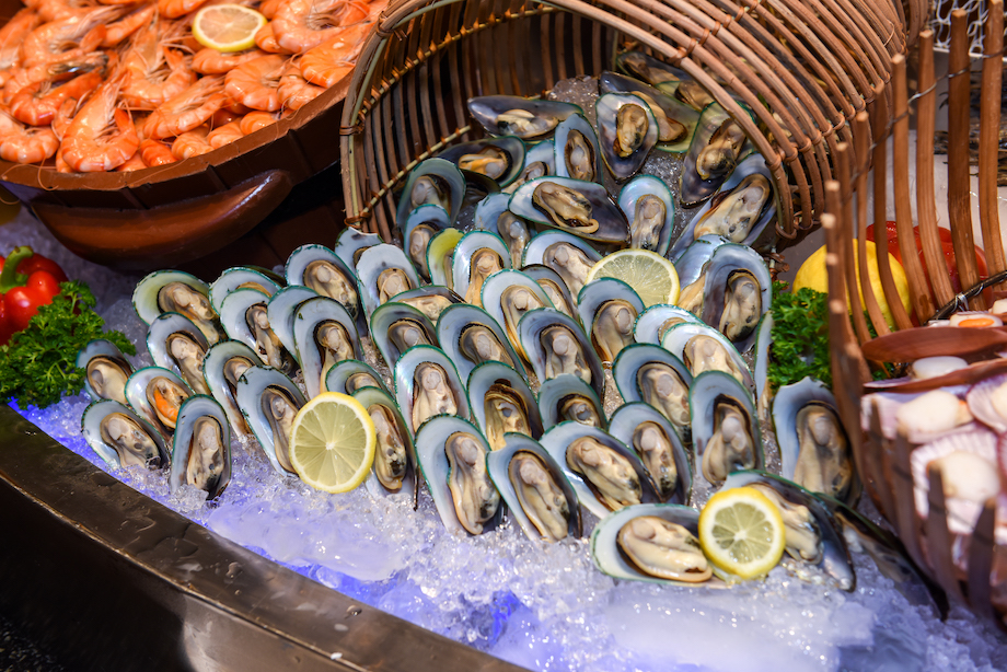 [Discount 20%] Premium Seafood Weekend Buffet at Cafe Central An Dong, Windsor Plaza Hotel