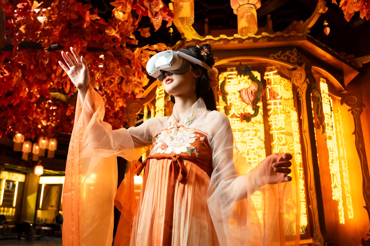 "Love Between Fairy and Devil" VR IMMERSIVE CENTER | VR Immersive Adventure Ride / Hanfu Rental & Photography Service