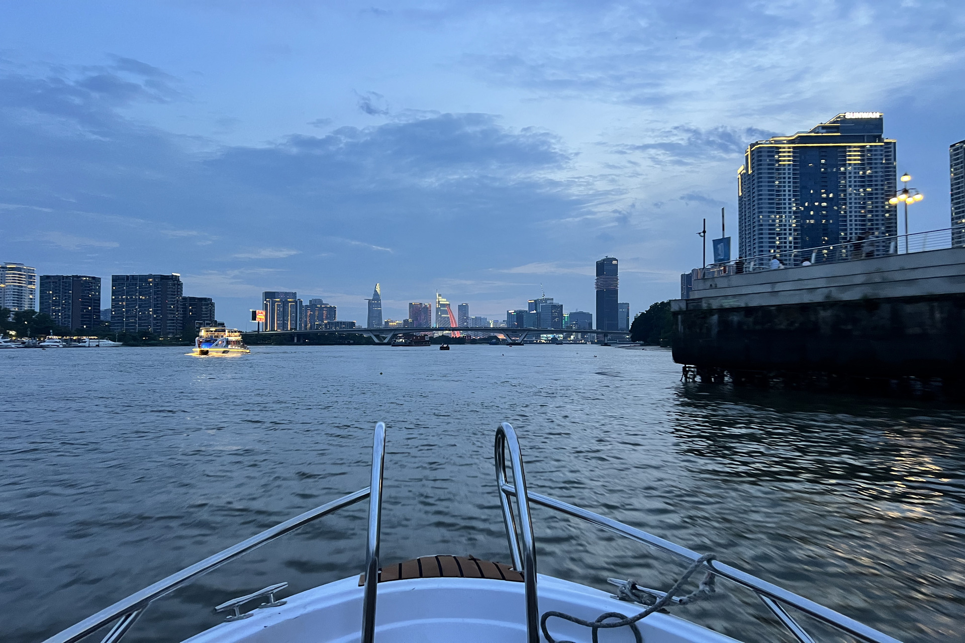 每個日落都因有你而更加美好 — 若能永遠相伴,那將會是更棒的事。 每個日落都因有你而更加美好 — 若能永遠相伴,那將會是更棒的事。