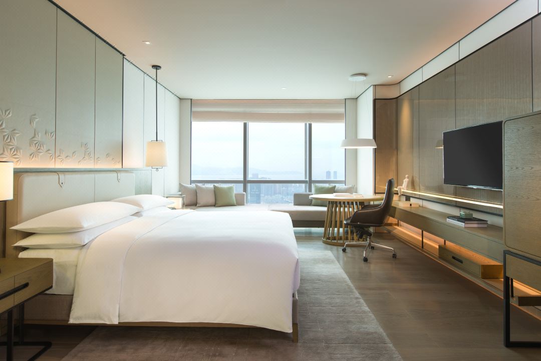 Deluxe City View King Room