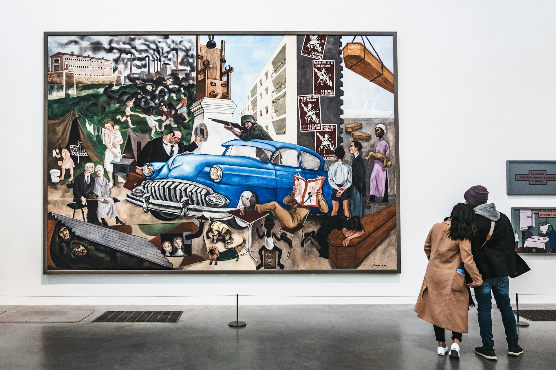 泰特現代藝術館 (Tate Modern) 收藏來自世界各地的現代和當代藝術品，以其多元性和創新性而聞名。這座著名的博物館位於倫敦市中心，展示了各種風格和主題，包括繪畫、