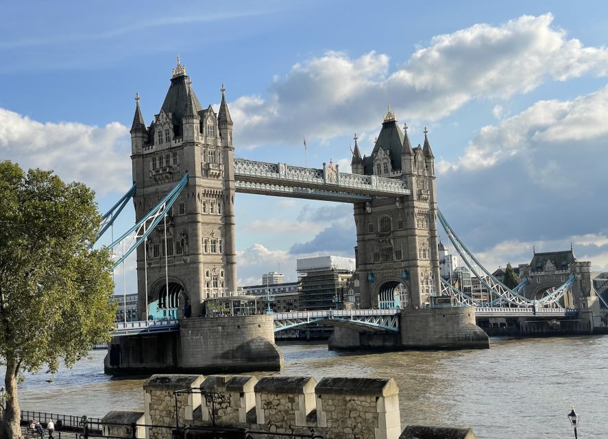 London Highlights self-guided walking tour with mobile app