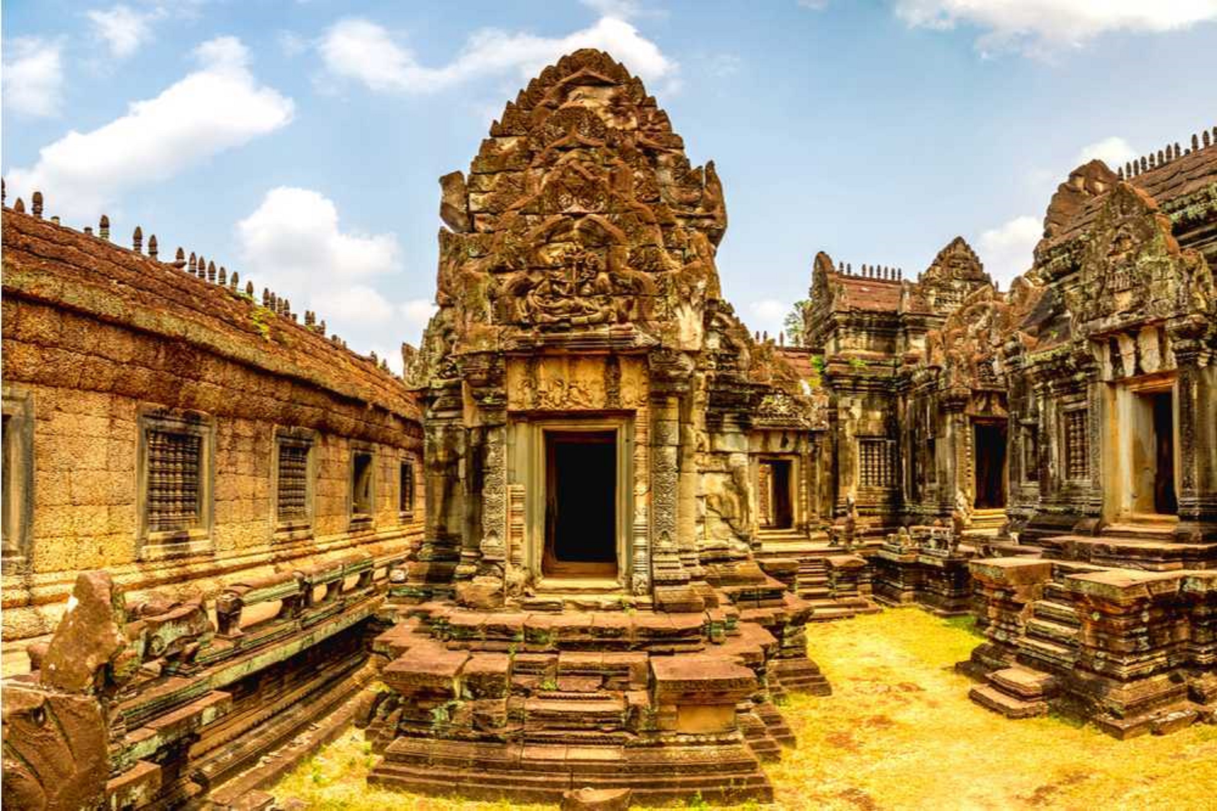 崩密列（Beng Mealea Temple）、女王宮（Banteay Srei Temple）和班提薩莫寺（Banreay Samre Temple）