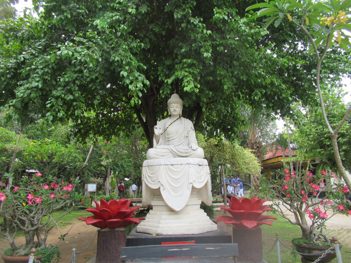 莫佐克托寺廟與石雕私人一日遊