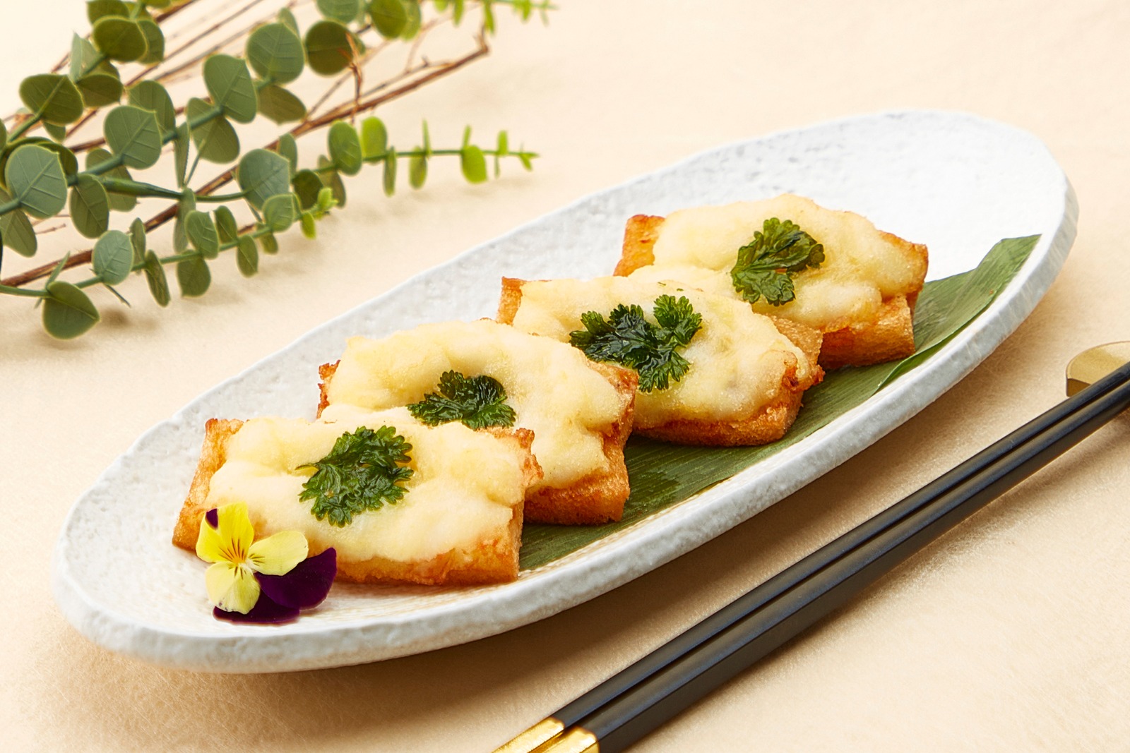 Deep fried shrimp toast