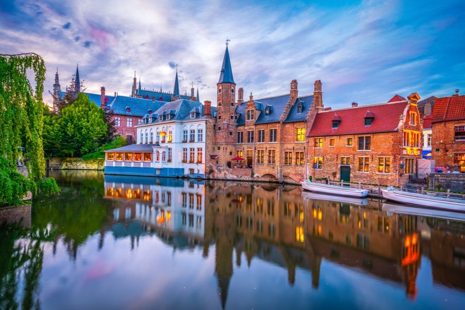 Bruges Walking Tour with Canal Boat Ride