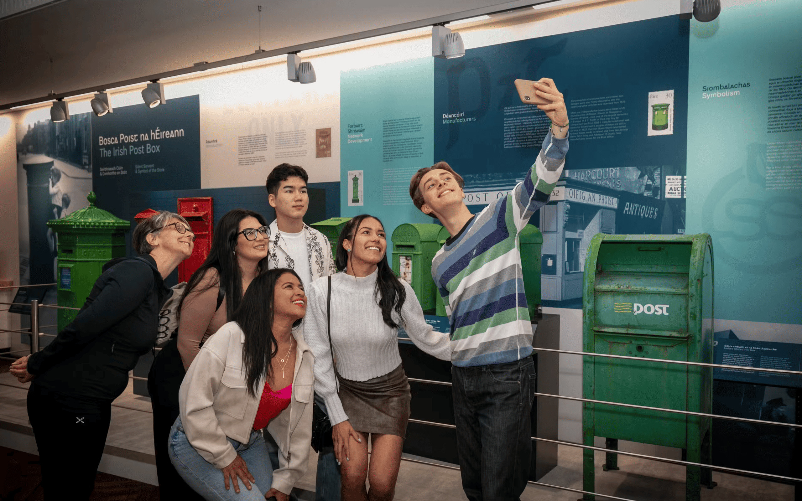 與親朋好友一同踏上互動式沉浸體驗，深入了解近代愛爾蘭歷史