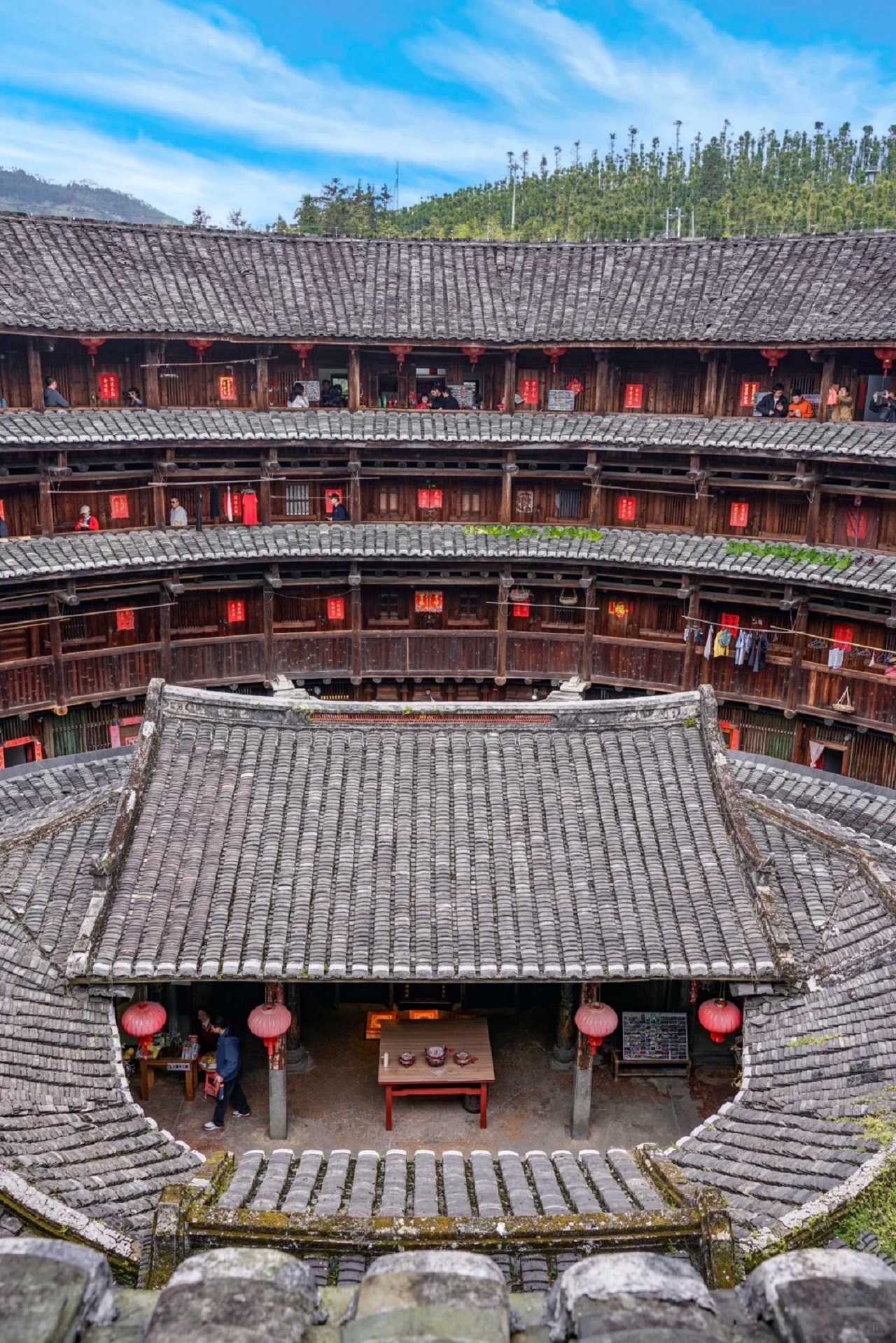 福建雲水謠高端1日遊(和貴樓+雲水謠古鎮+懷遠樓+贈送參觀土樓博物館鍾興樓+電影大魚海棠取景地+網紅特色客家餐+歷史文化古村+廈門往返）