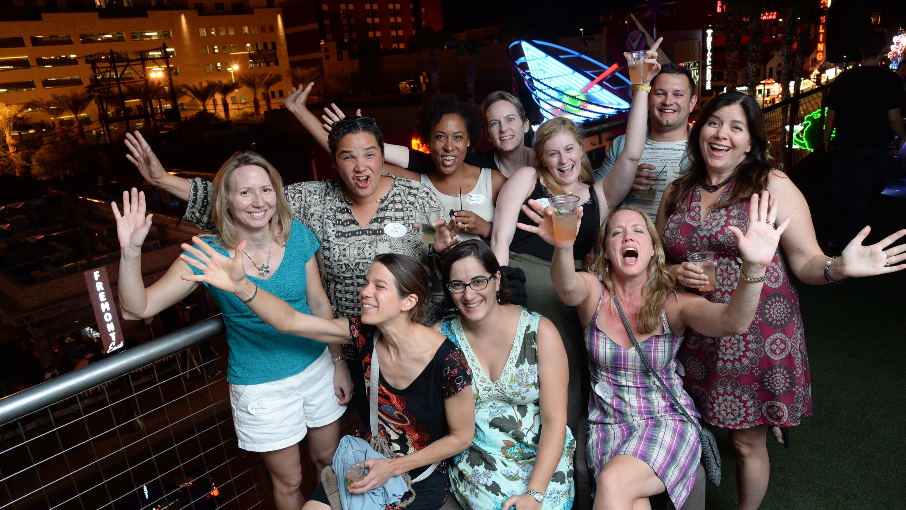 在拉斯維加斯市中心，盡情享受美食、暢飲美酒，並感受難忘的團體活力！