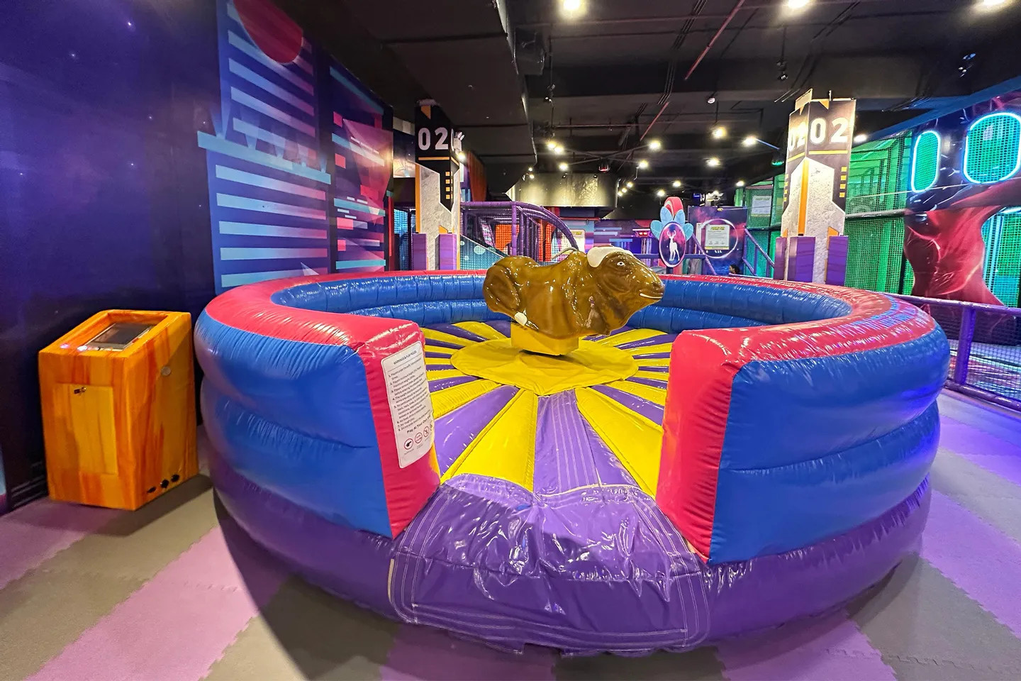 準備好迎接一場狂野又刺激的機械蠻牛冒險，緊抓不放，盡情搖擺！