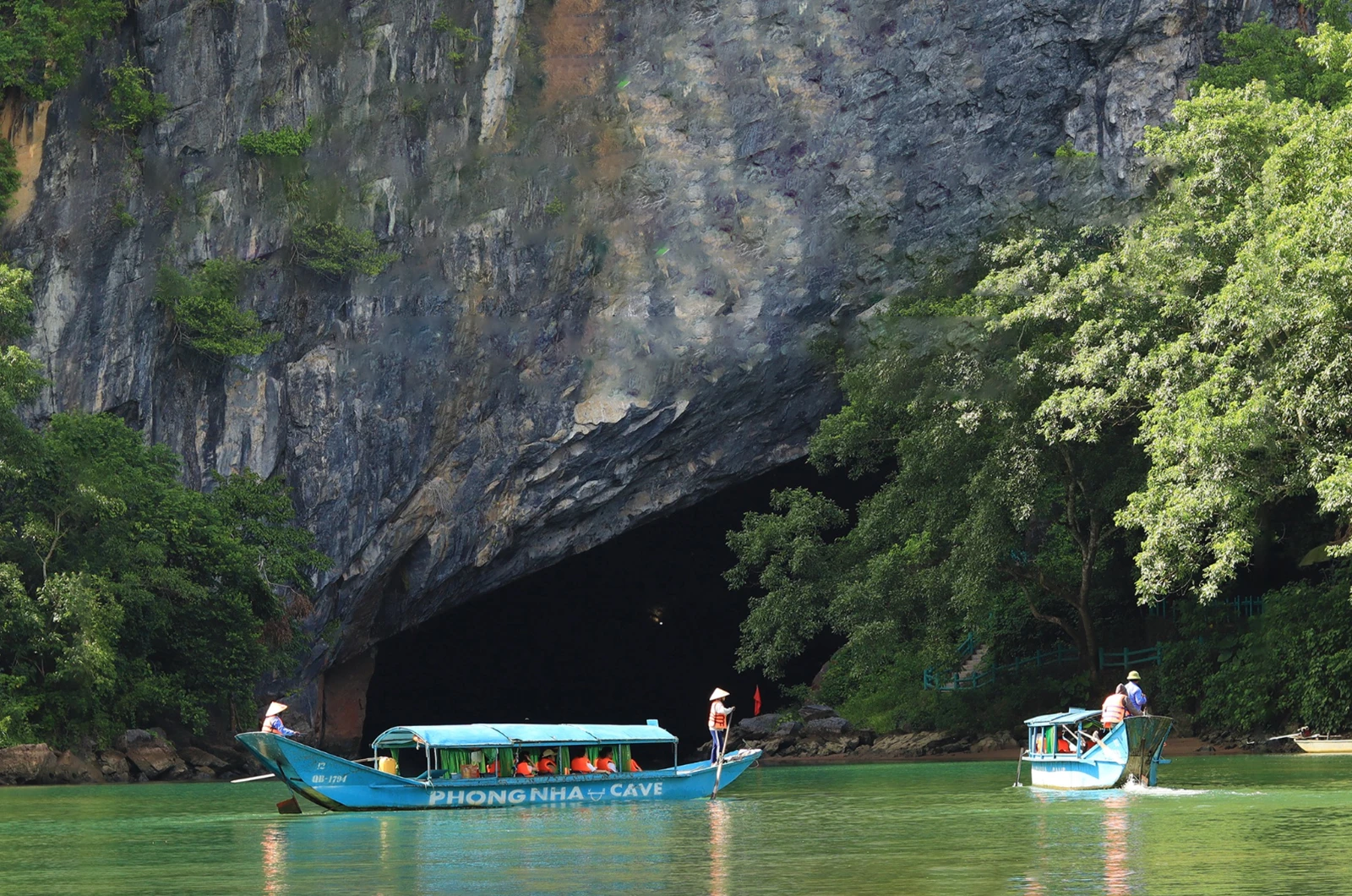 Phong Nha Cave & Paradise Cave Full-Day Trip