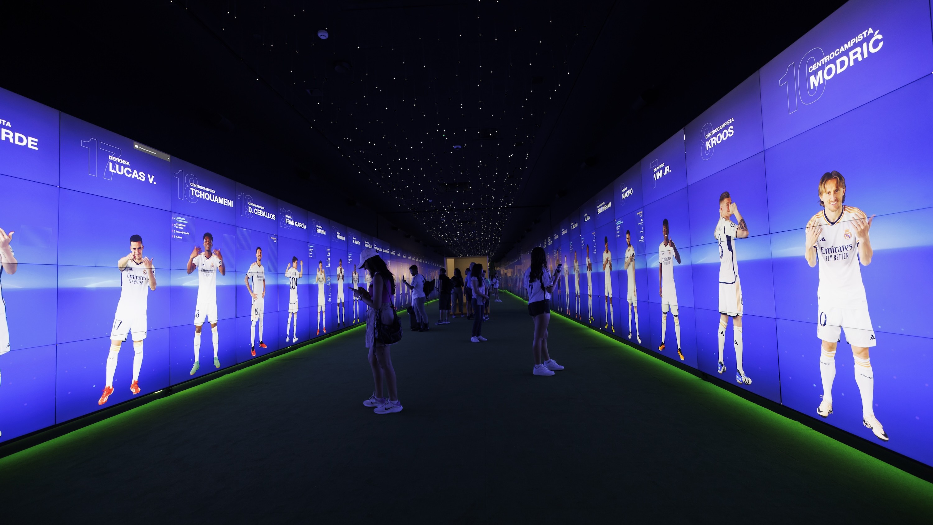 走在傳奇大廳,感受皇家馬德里球星照亮您的每一步 走在傳奇大廳,感受皇家馬德里球星照亮您的每一步