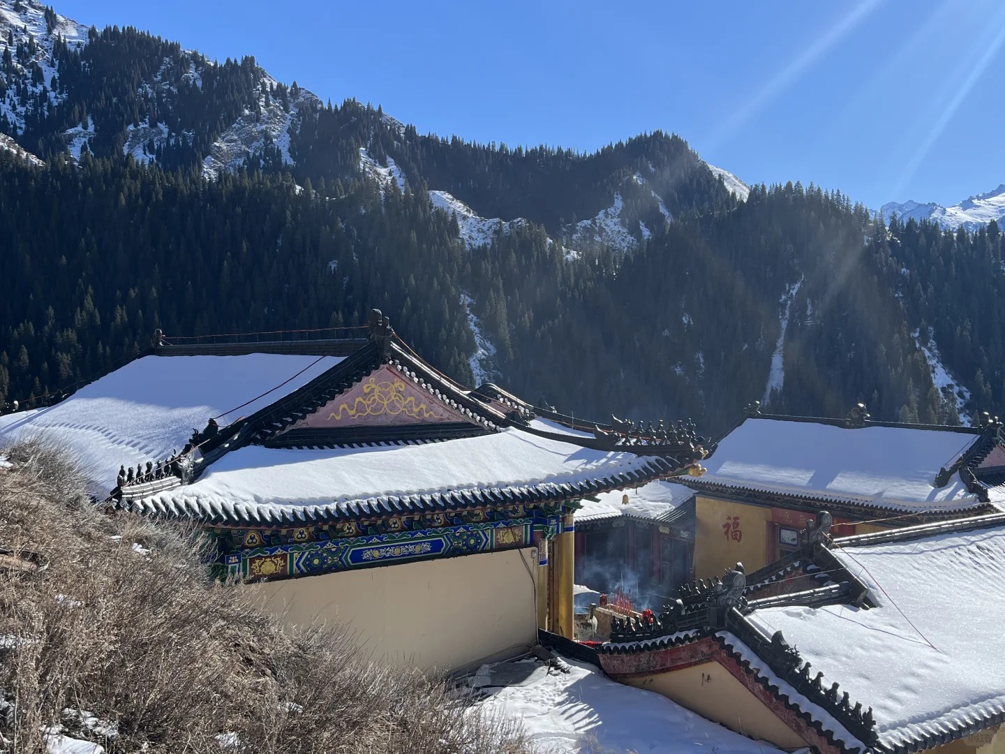烏魯木齊出發-新疆天山天池一日遊（秀美風光 雪山倒映湖中，彷彿置身人間仙境）