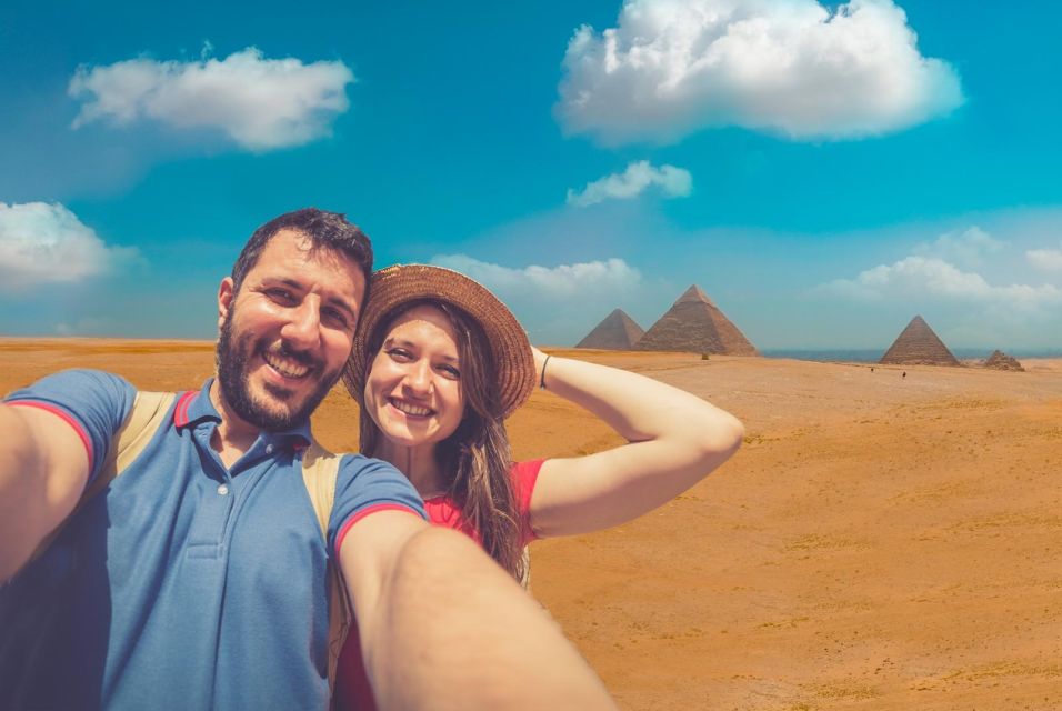 Hurghada: Cairo Day Trip with Horse Ride Along Giza Pyramids