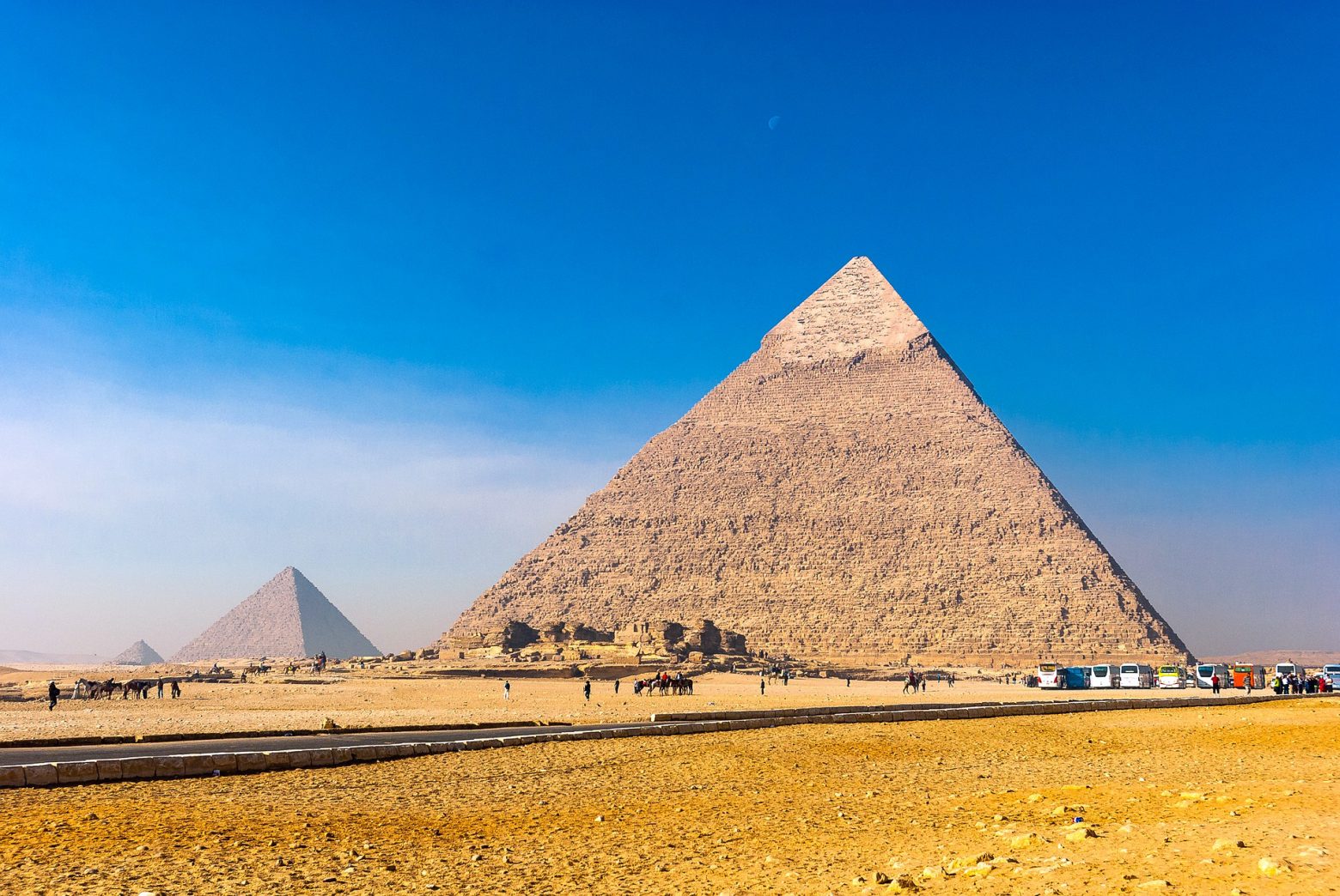 Giza piramidalari bo‘ylab sayohat: 3-piramida, gid, avtomobil va kvadrotsikl sarguzashti