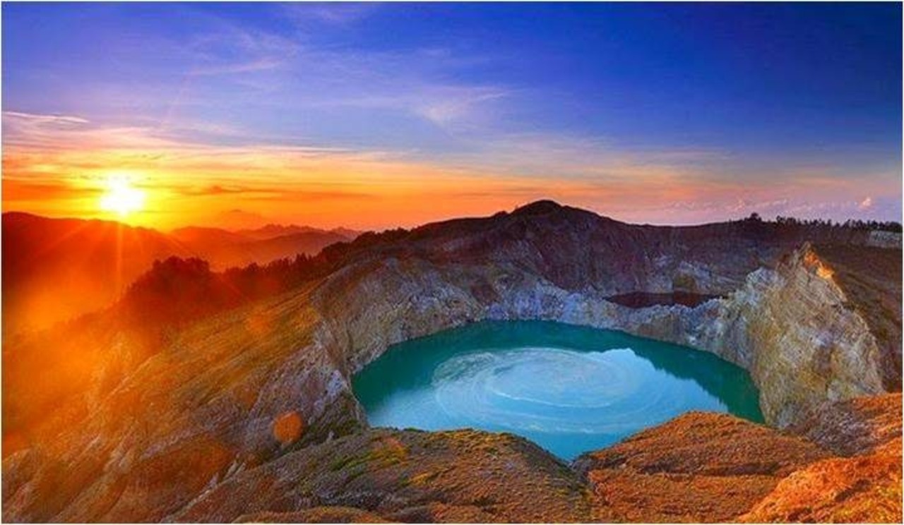 2D1N Kelimutu Three-Colored Crater Lake Tour from Ende