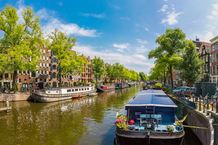 Anne Frank, Jordaan and Vondelpark Private Walking Tour